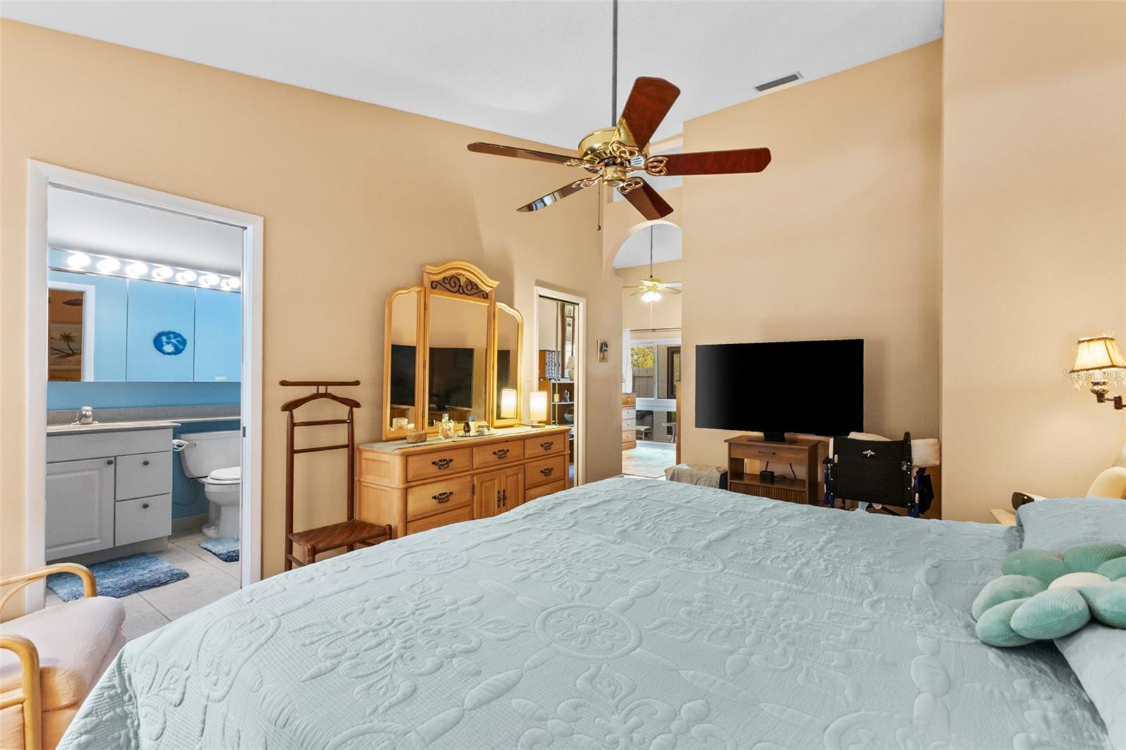 Image 20 of 35 For 3690 Darston Street