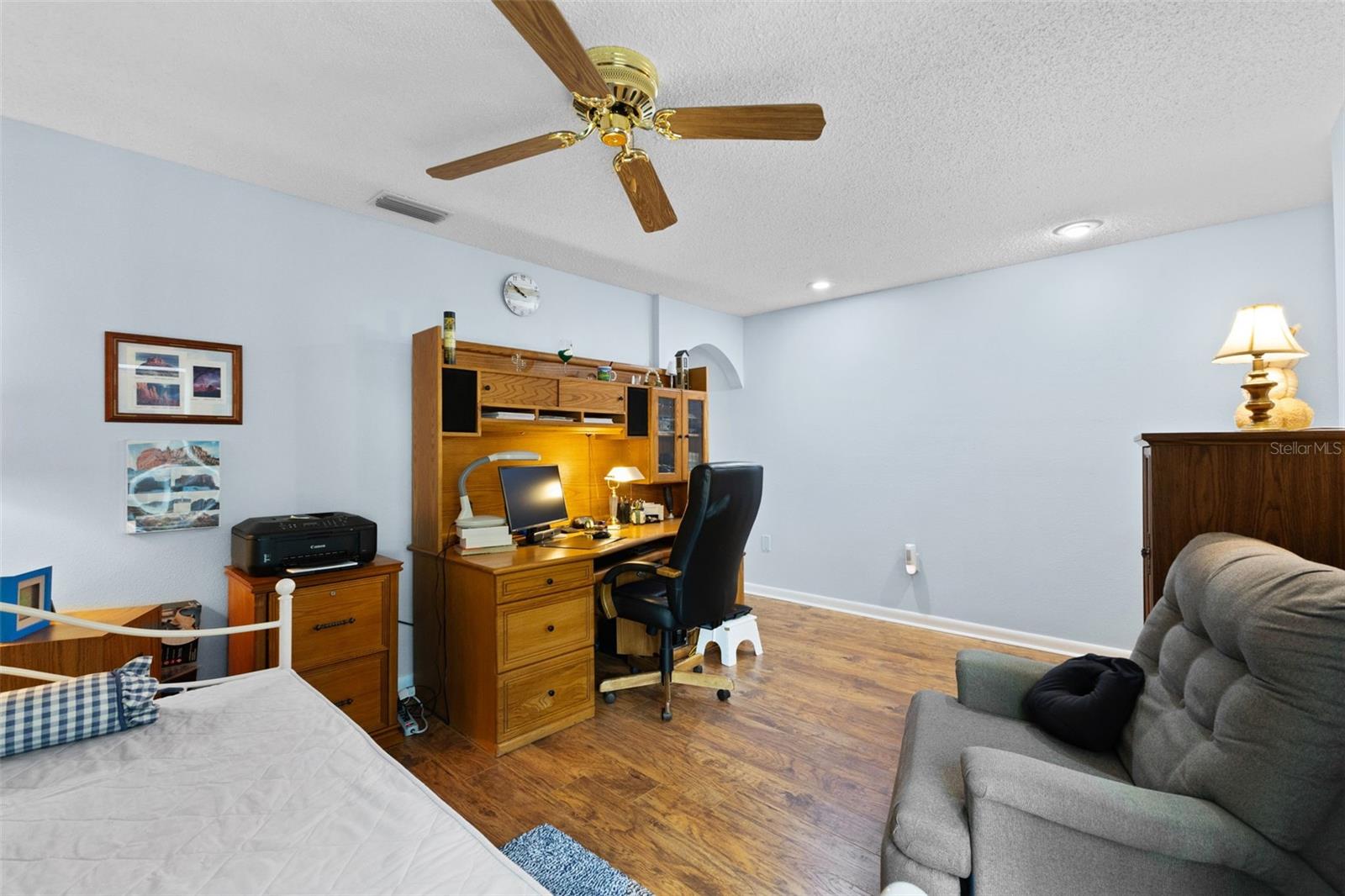 Image 22 of 35 For 3690 Darston Street