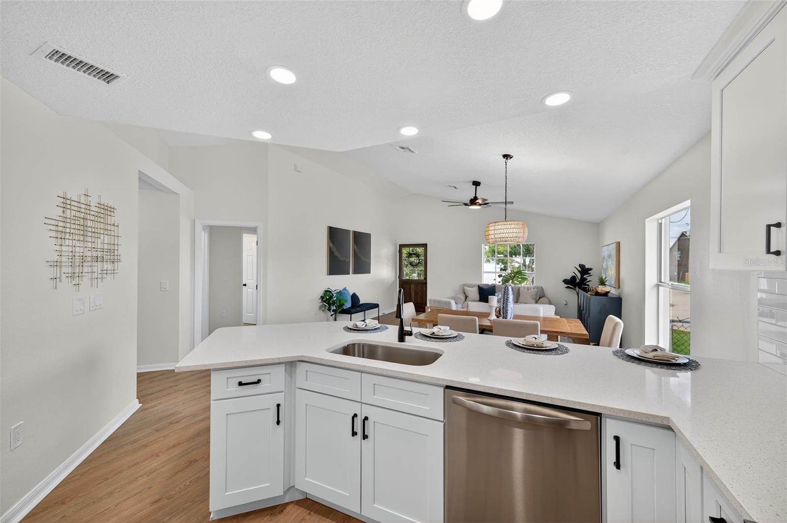 Image 14 of 58 For 2702 Saint John Street