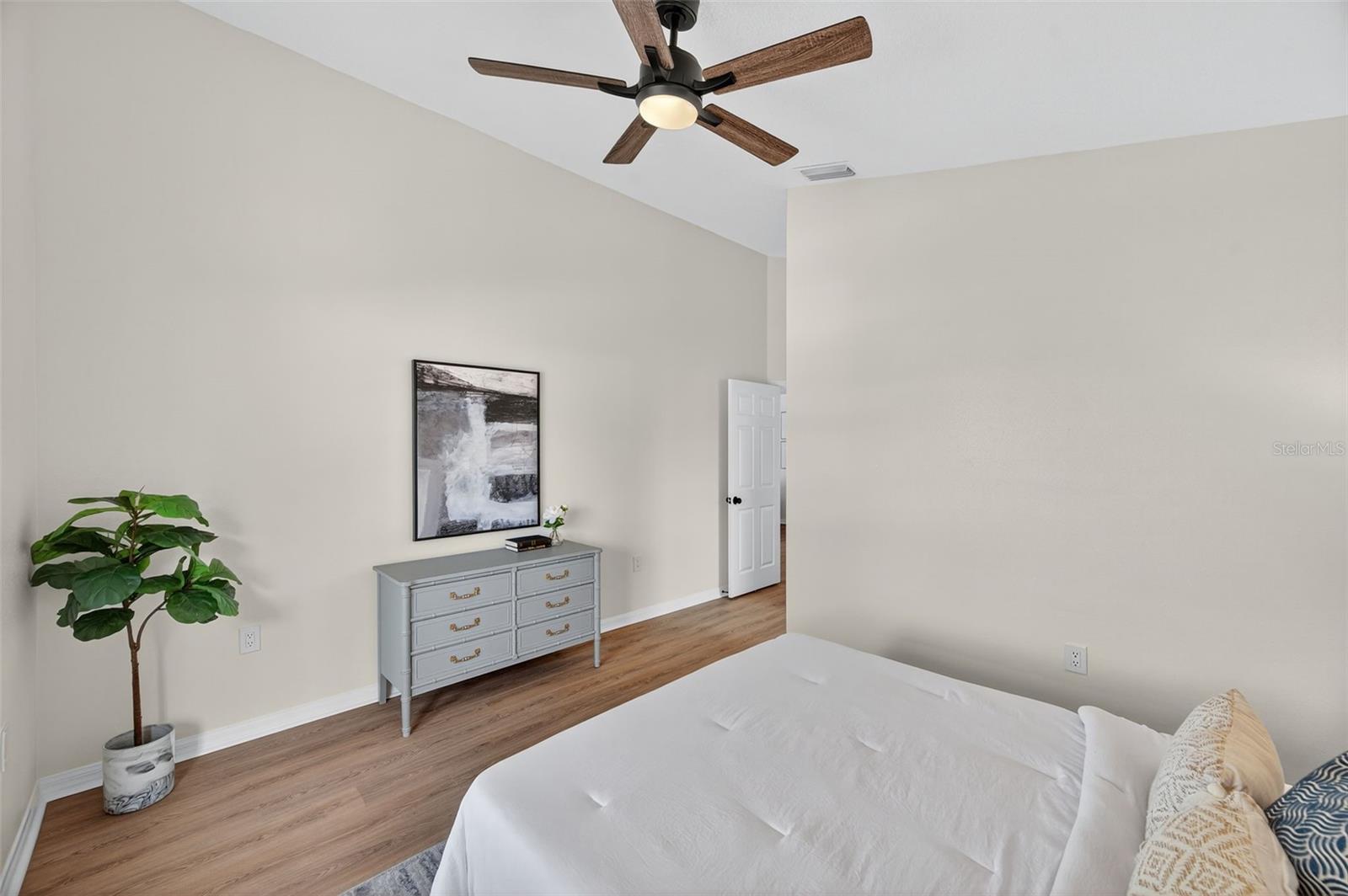 Image 20 of 58 For 2702 Saint John Street