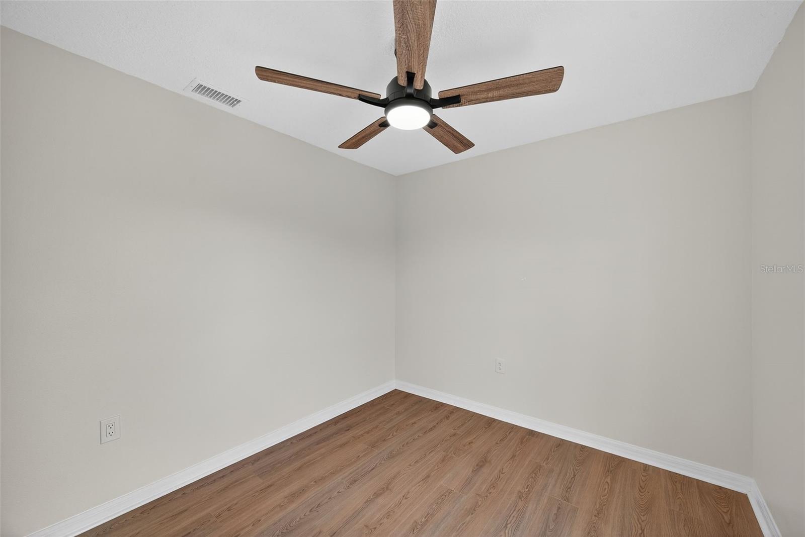 Image 32 of 58 For 2702 Saint John Street