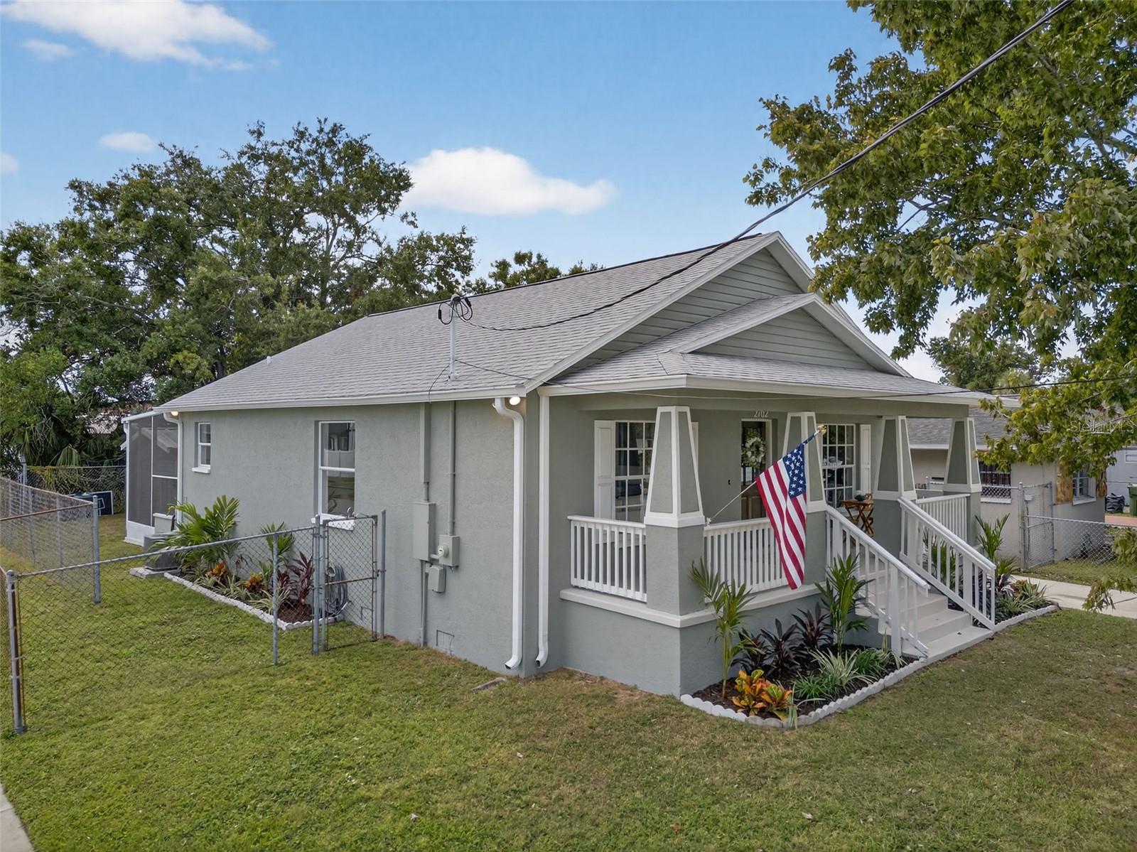 Image 4 of 58 For 2702 Saint John Street