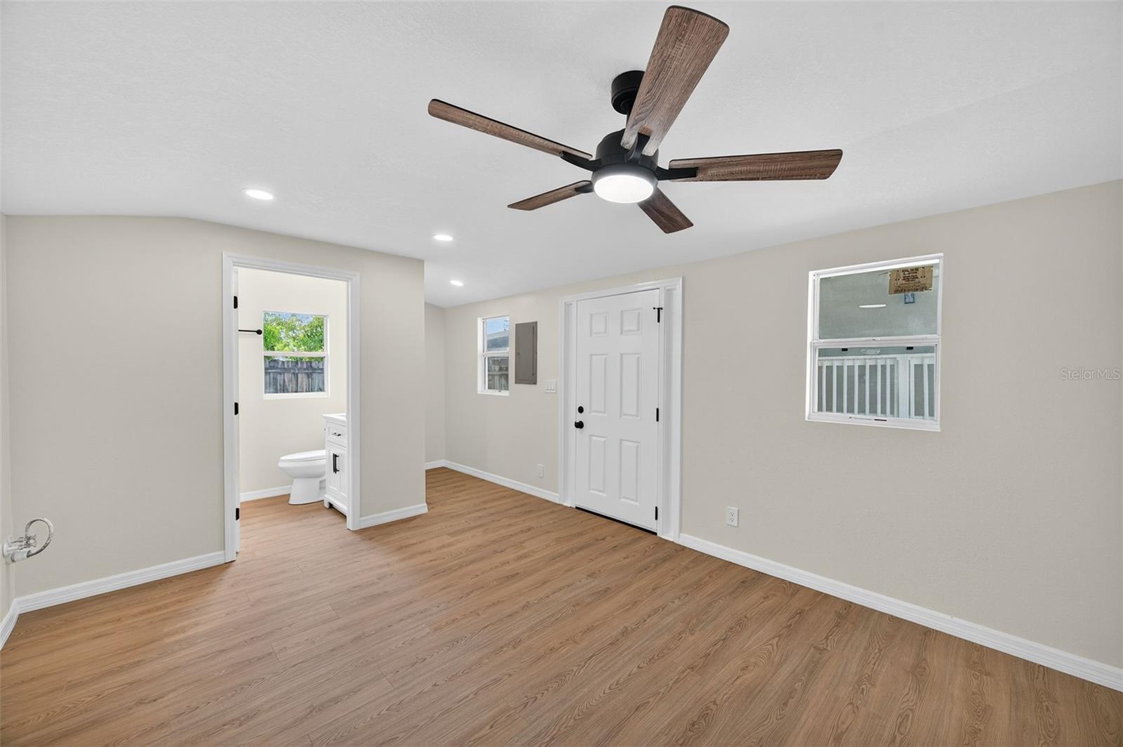 Image 47 of 58 For 2702 Saint John Street