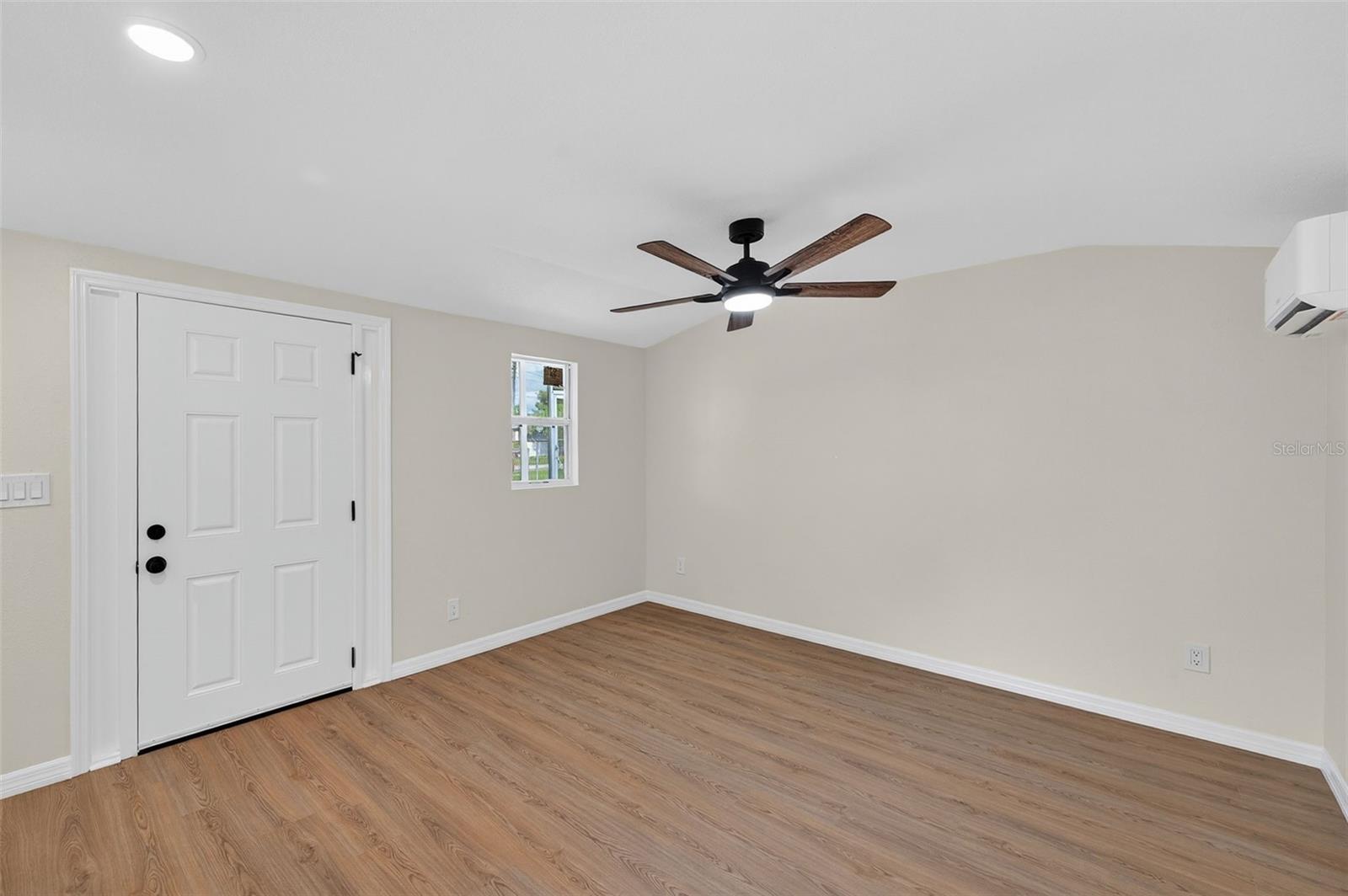 Image 48 of 58 For 2702 Saint John Street