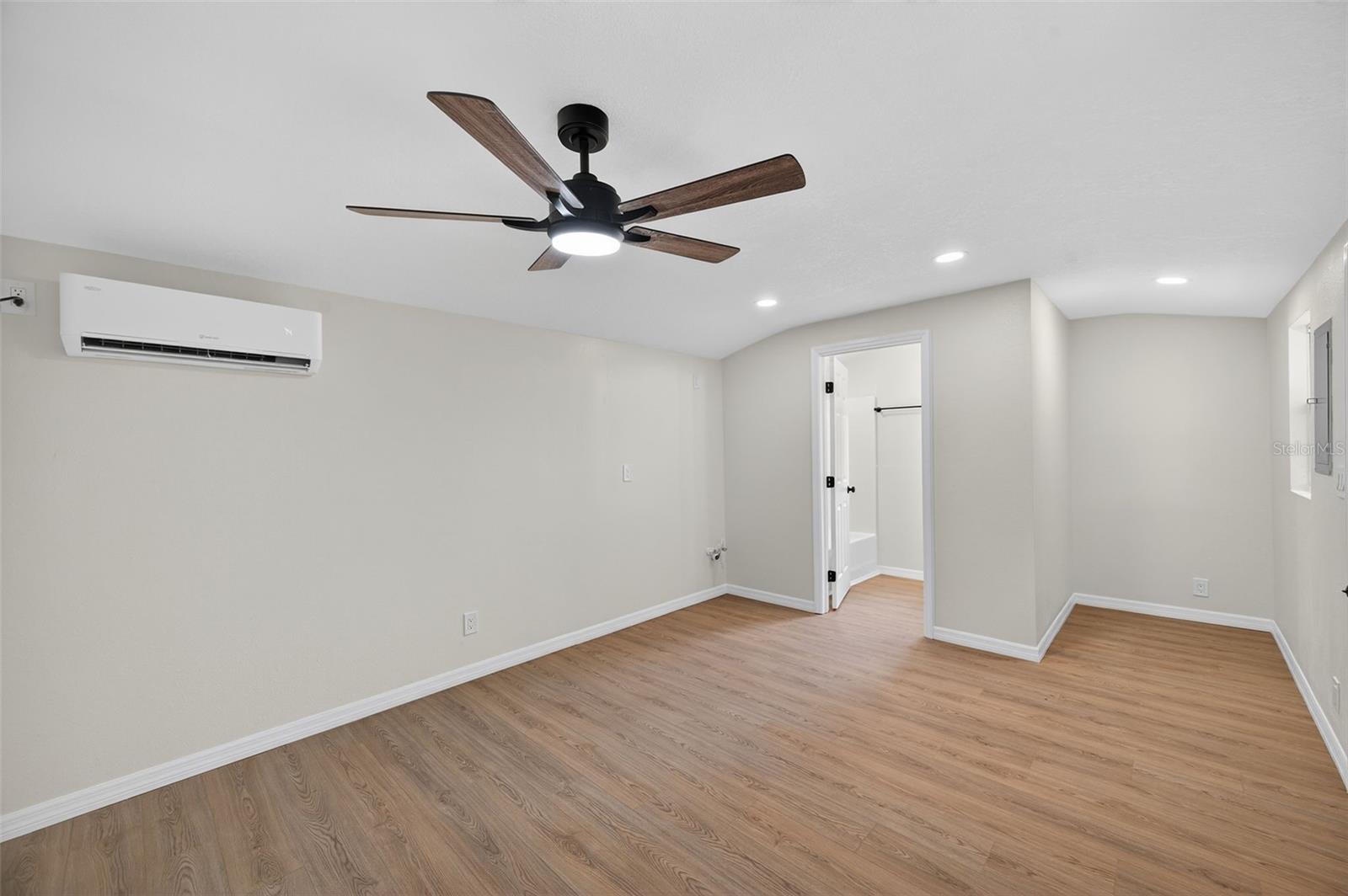 Image 49 of 58 For 2702 Saint John Street