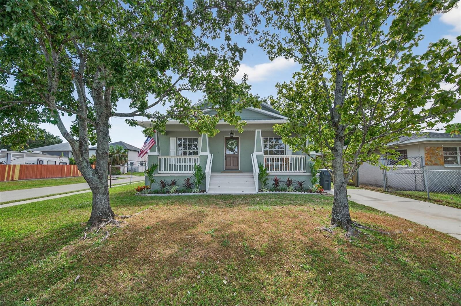 Image 5 of 58 For 2702 Saint John Street