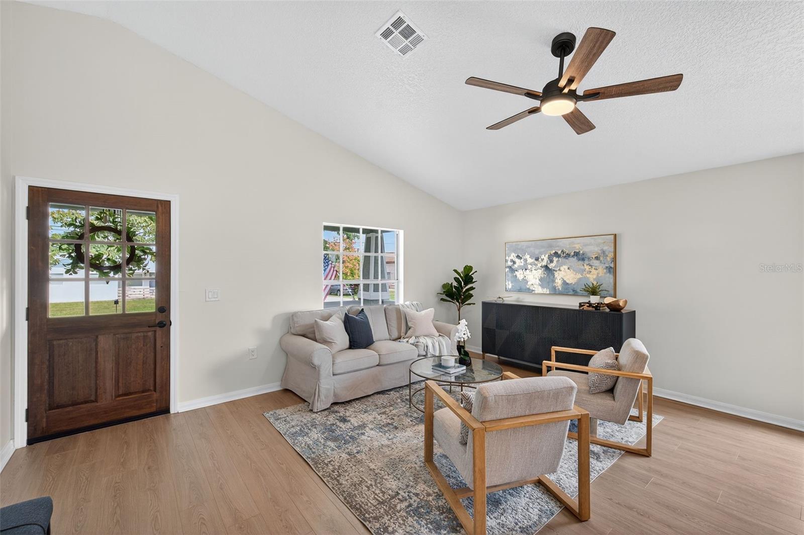 Image 6 of 58 For 2702 Saint John Street