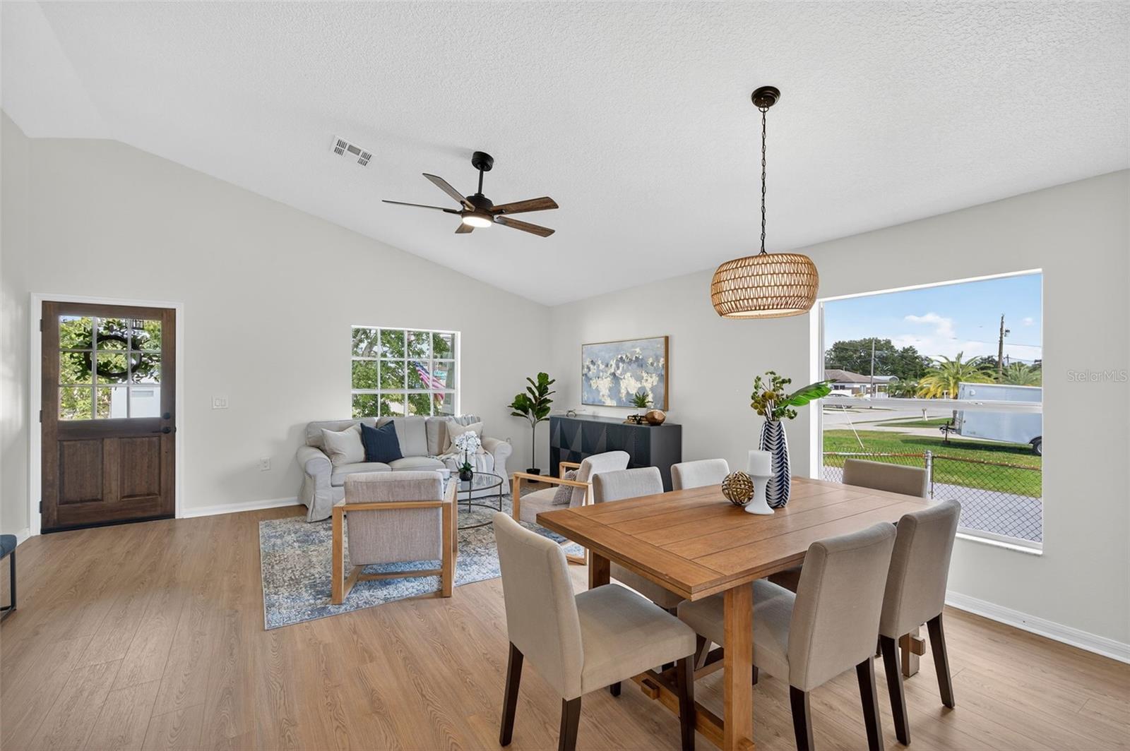 Image 7 of 58 For 2702 Saint John Street