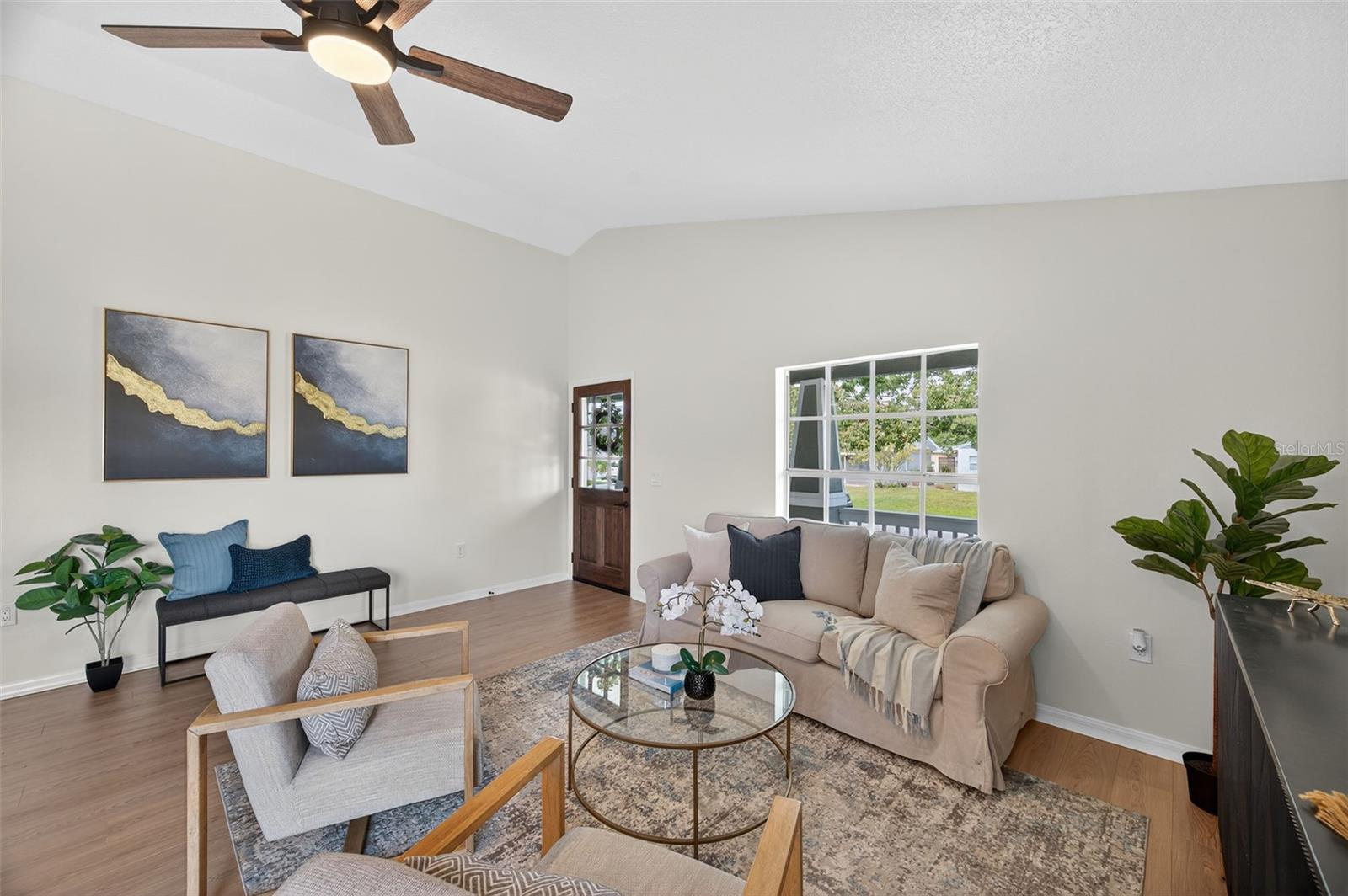 Image 8 of 58 For 2702 Saint John Street