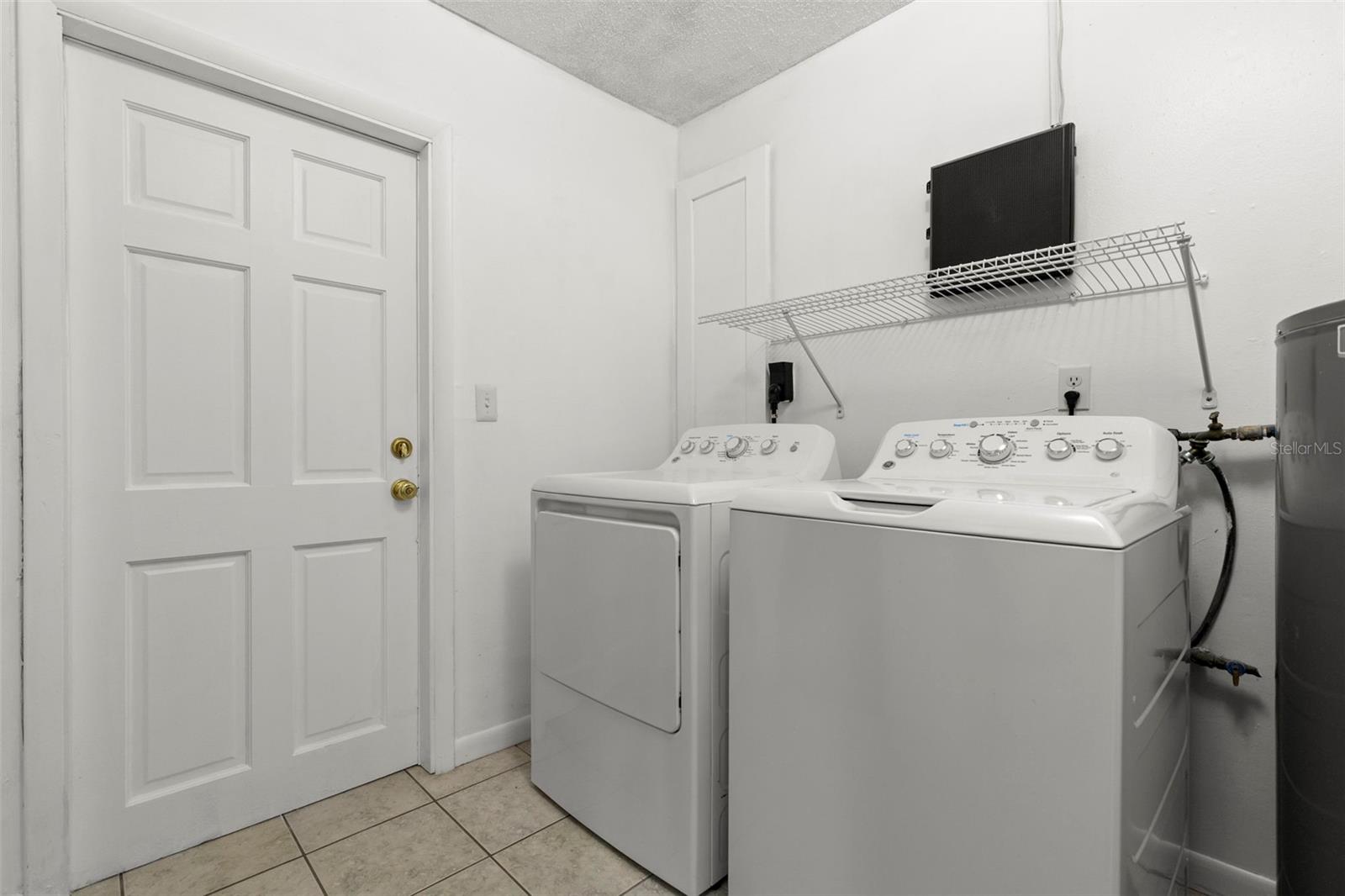 Listing photo id 12 for 4115 97th Avenue