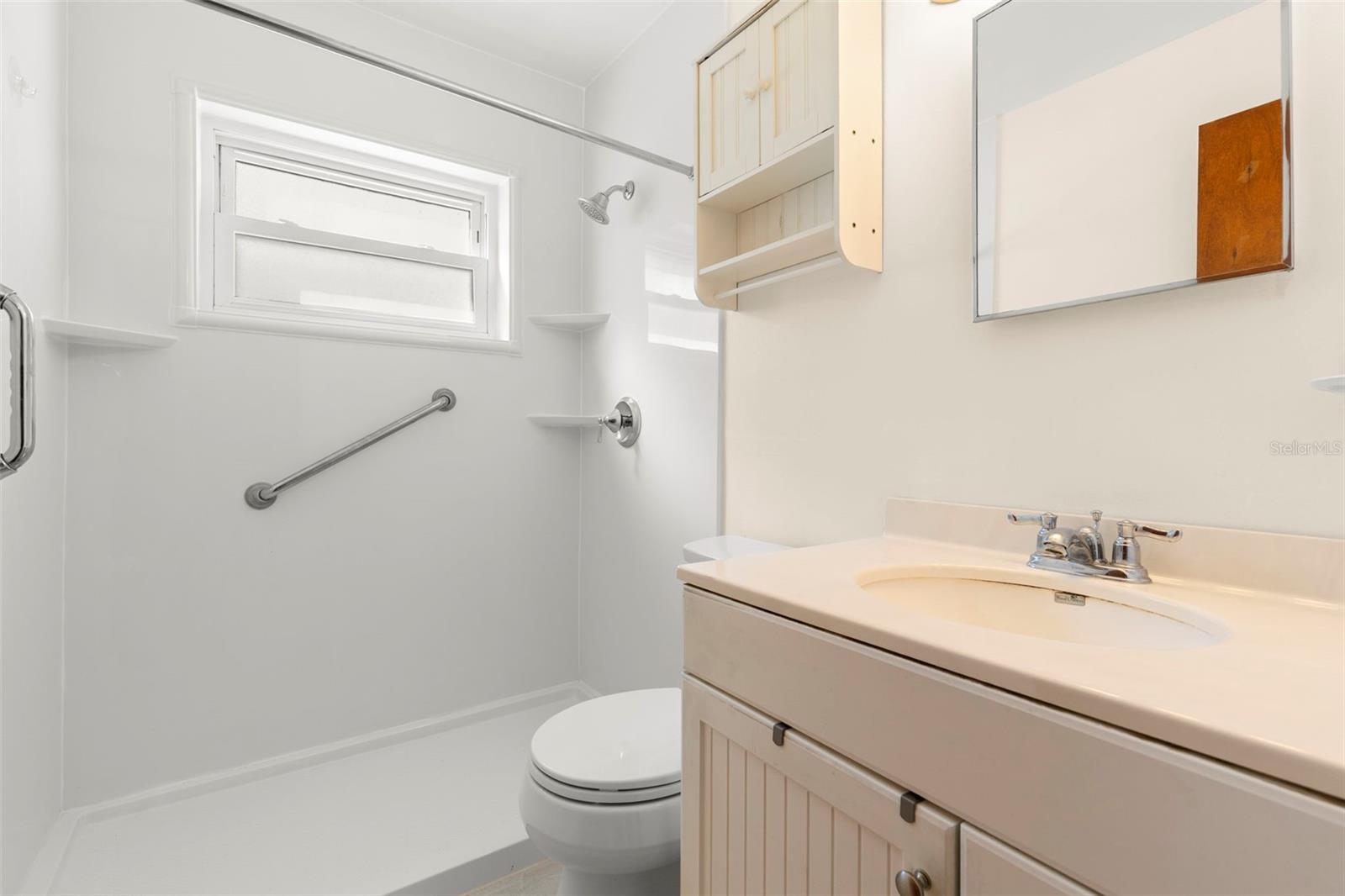 Listing photo id 13 for 4115 97th Avenue