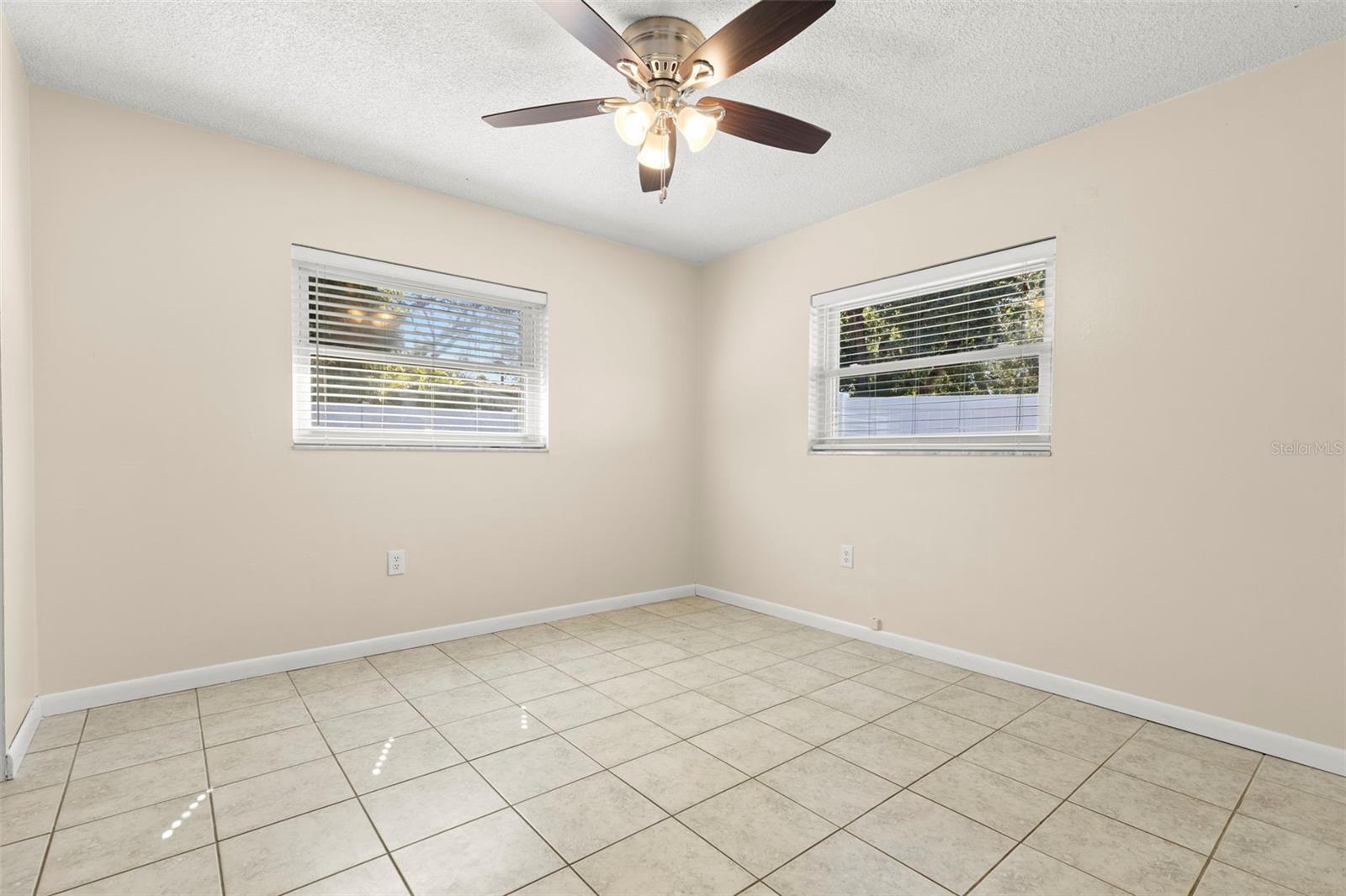 Listing photo id 14 for 4115 97th Avenue