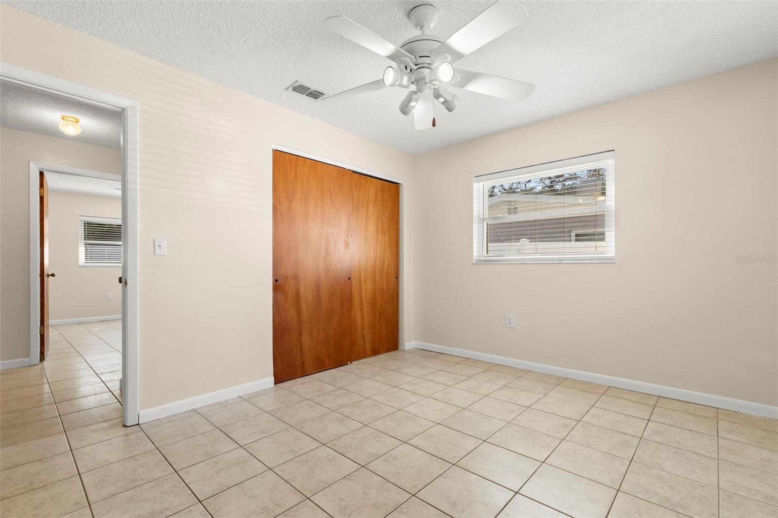 Listing photo id 16 for 4115 97th Avenue