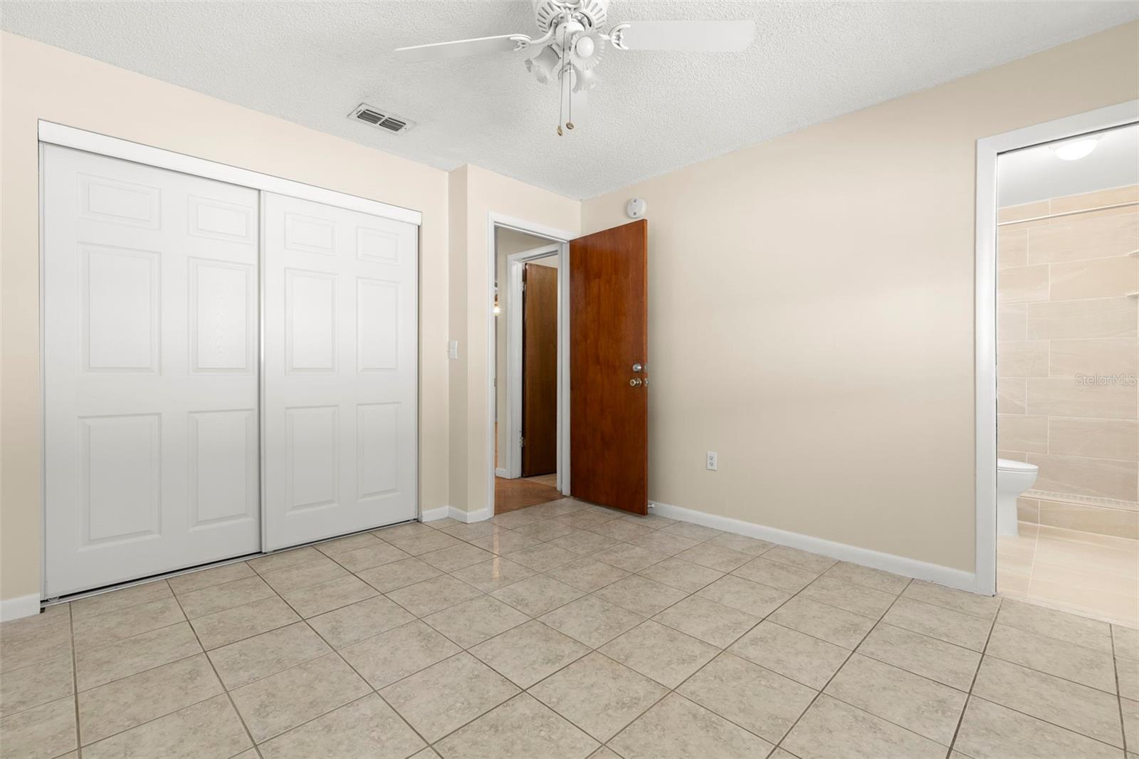 Listing photo id 18 for 4115 97th Avenue