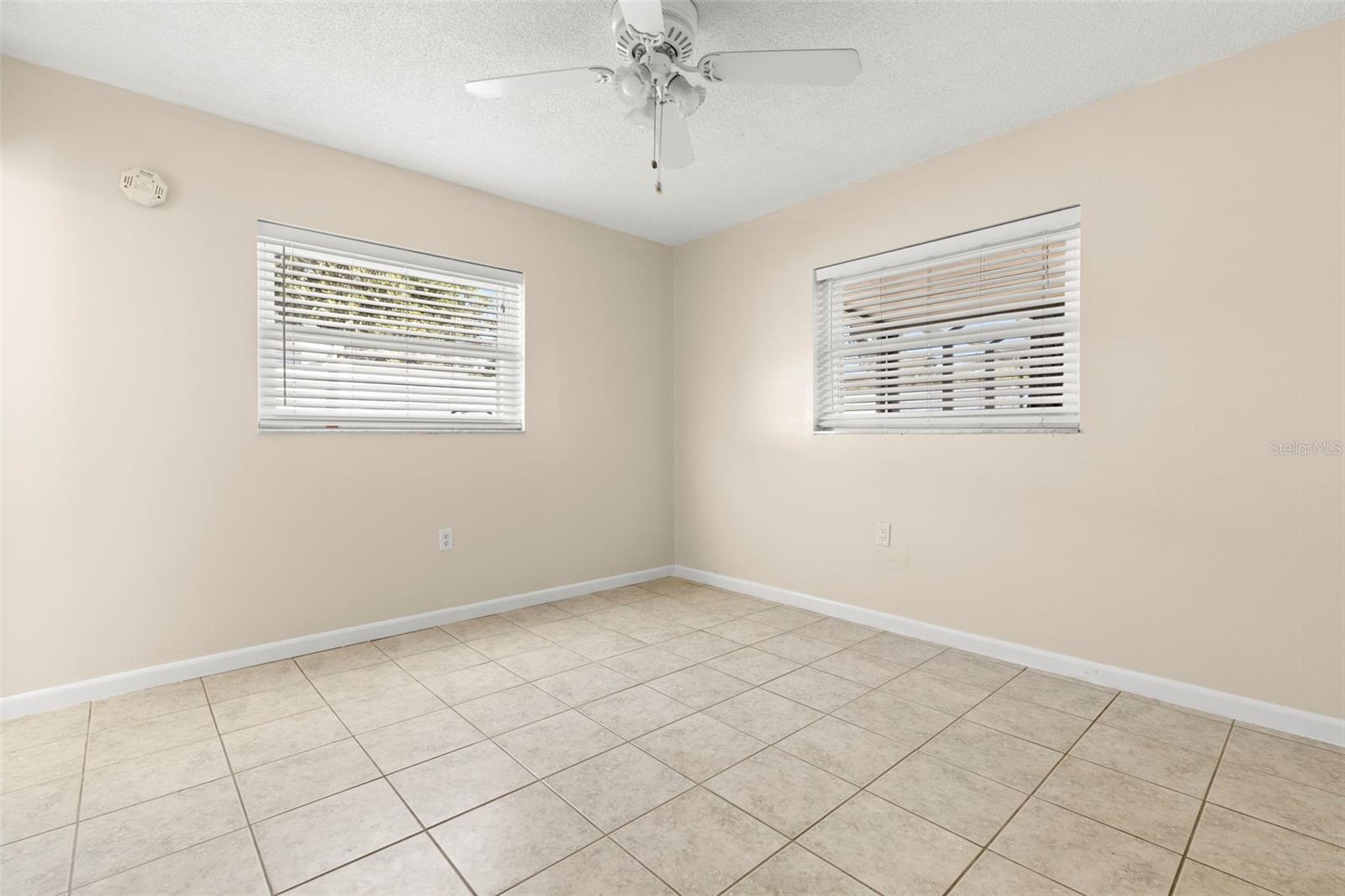 Listing photo id 19 for 4115 97th Avenue