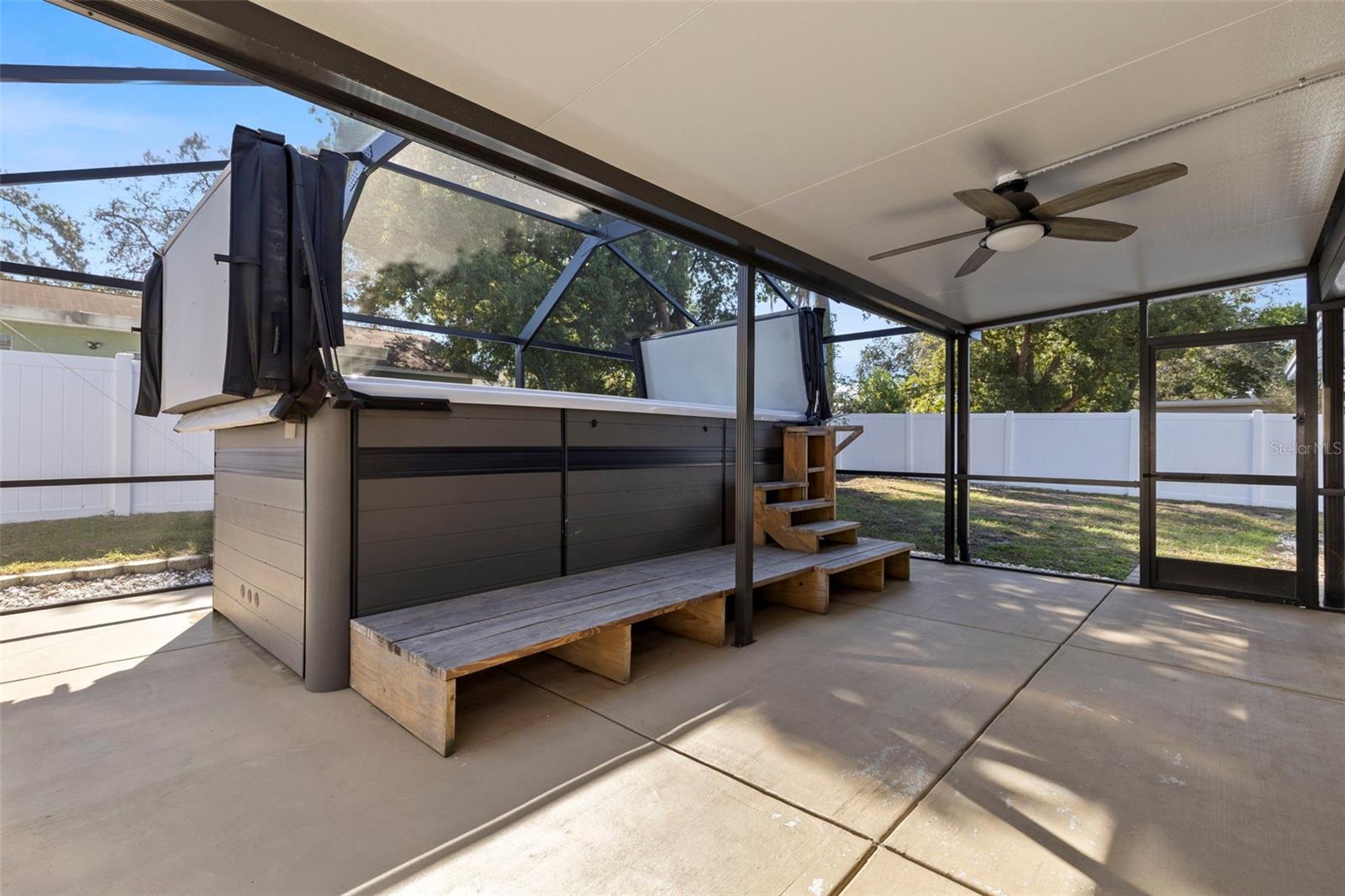 Listing photo id 20 for 4115 97th Avenue