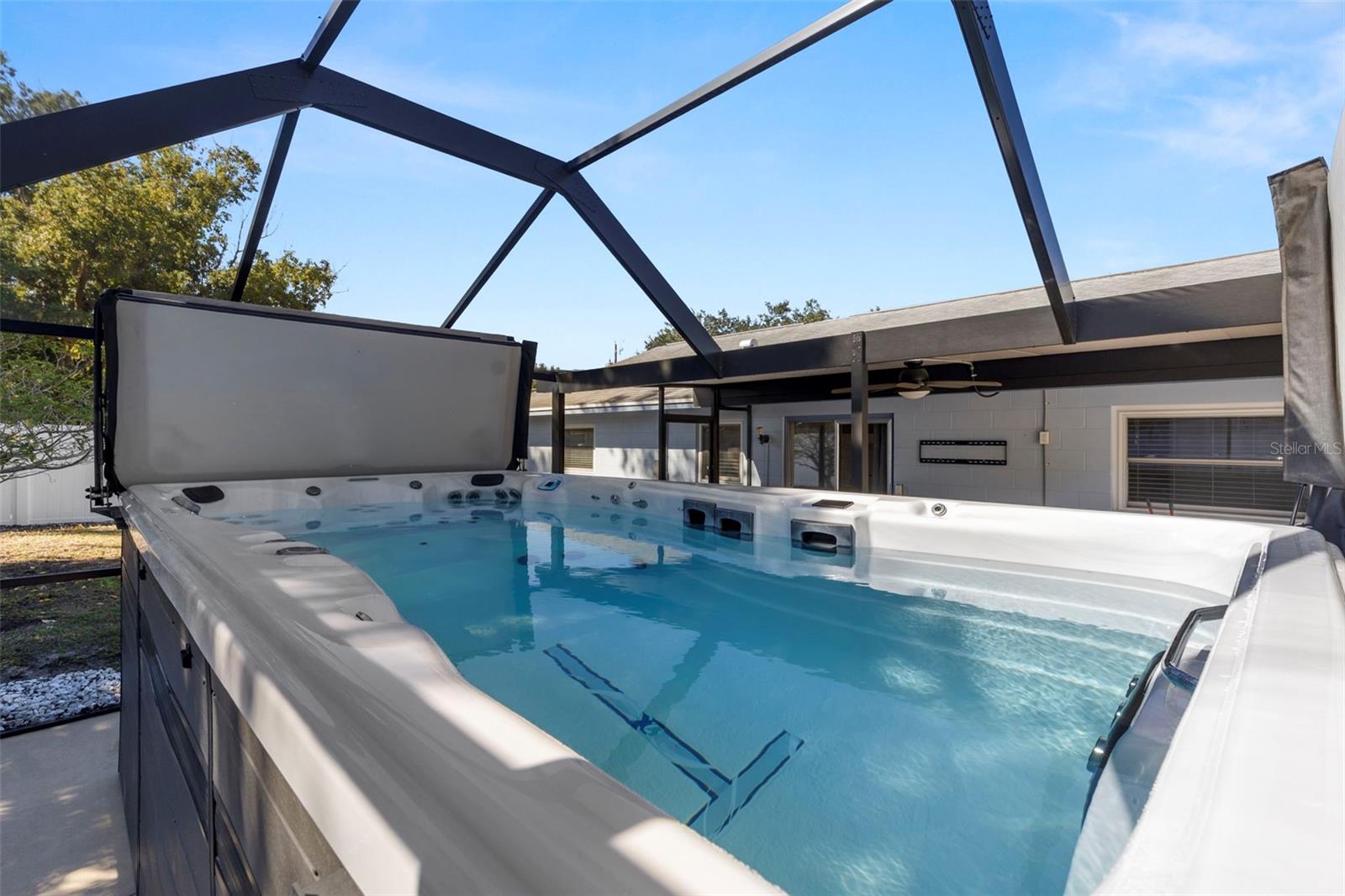 Listing photo id 21 for 4115 97th Avenue