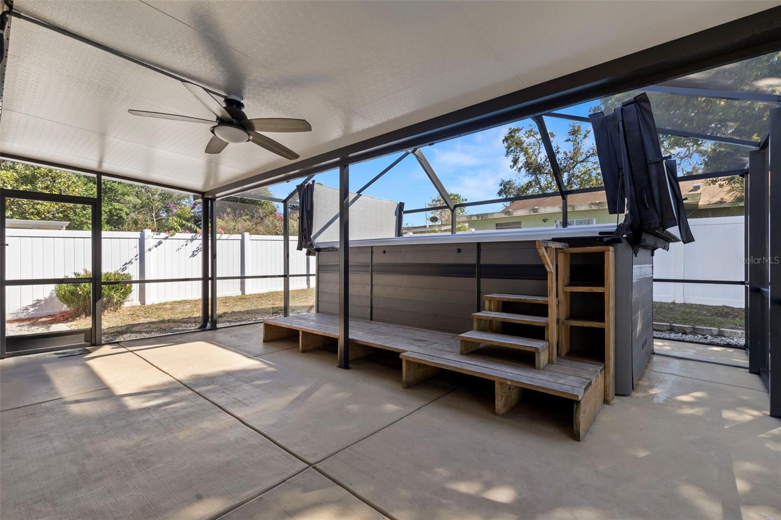 Listing photo id 22 for 4115 97th Avenue