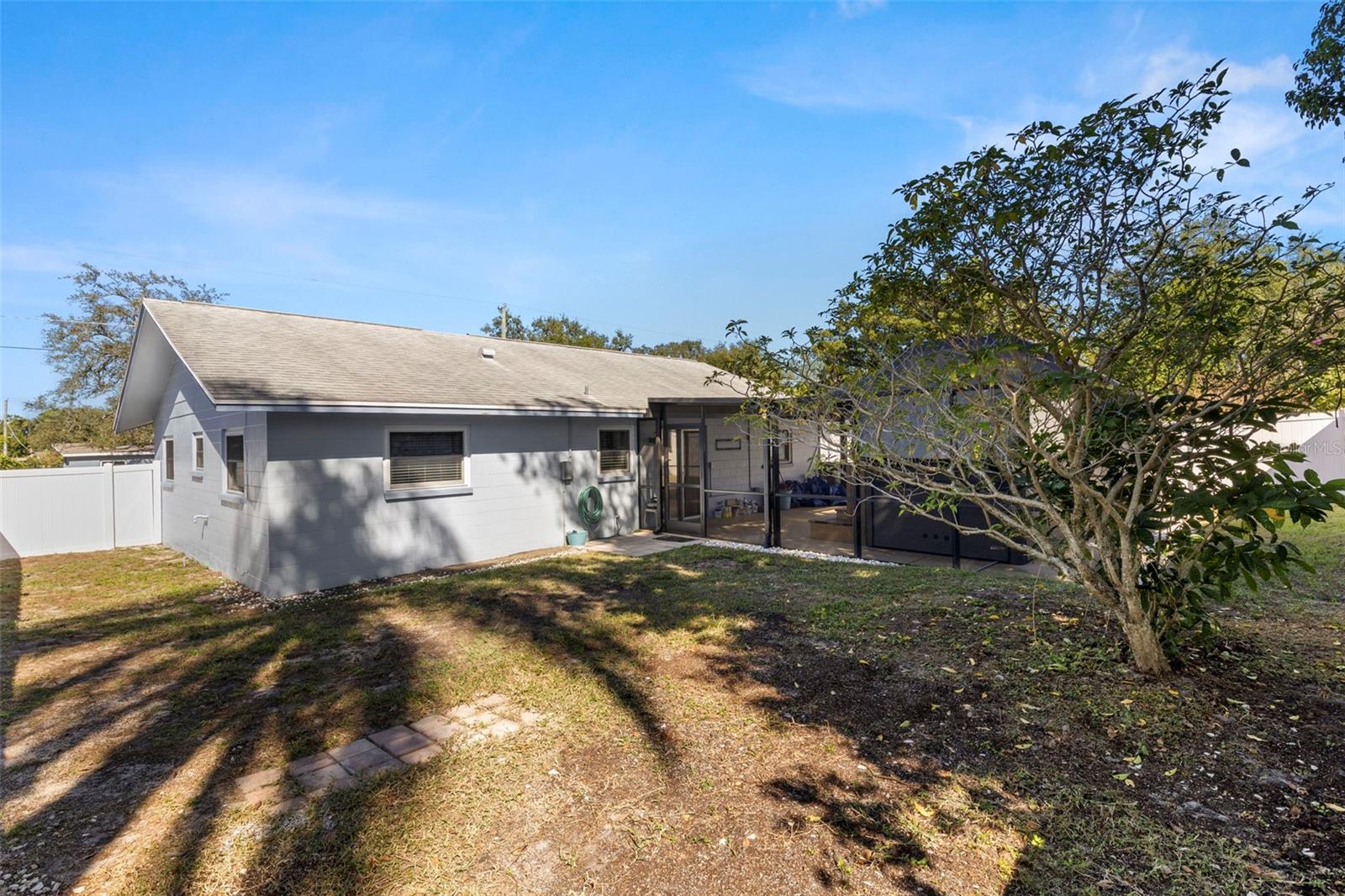 Listing photo id 23 for 4115 97th Avenue