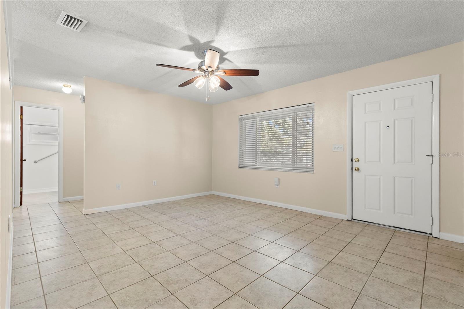 Listing photo id 4 for 4115 97th Avenue