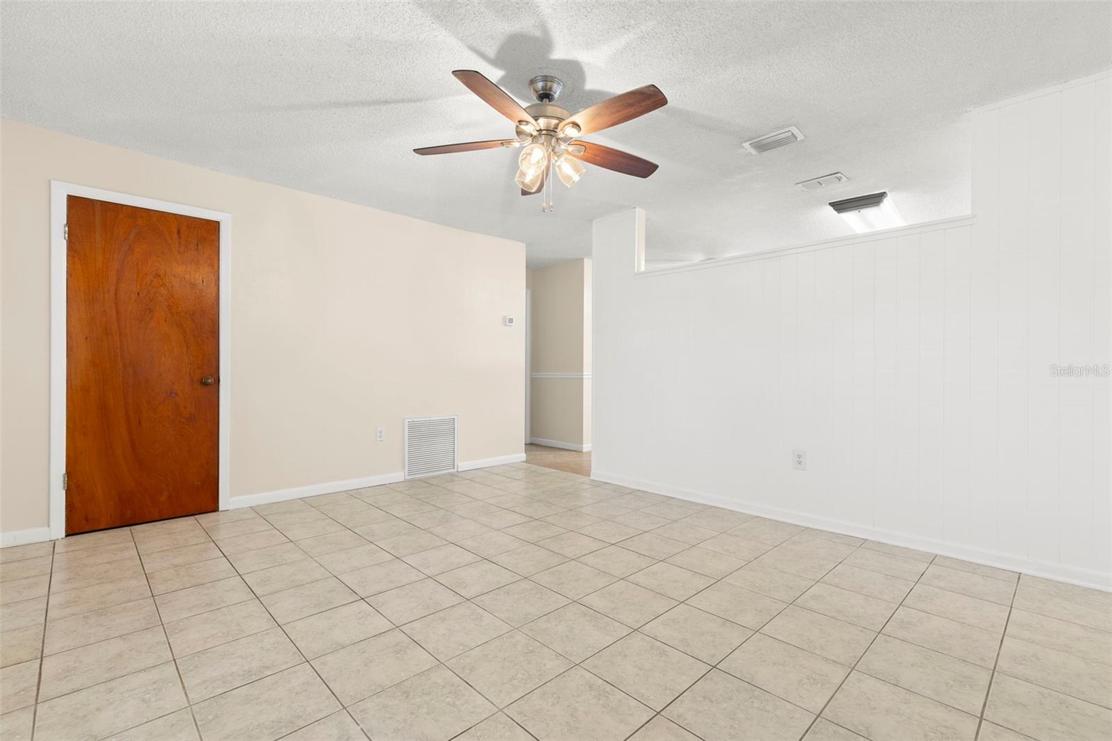 Listing photo id 5 for 4115 97th Avenue