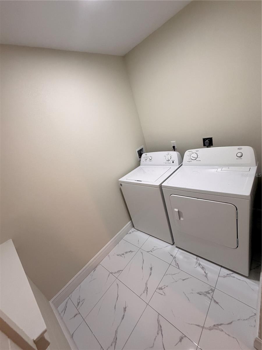 Image 5 of 15 For 1720 Park Drive