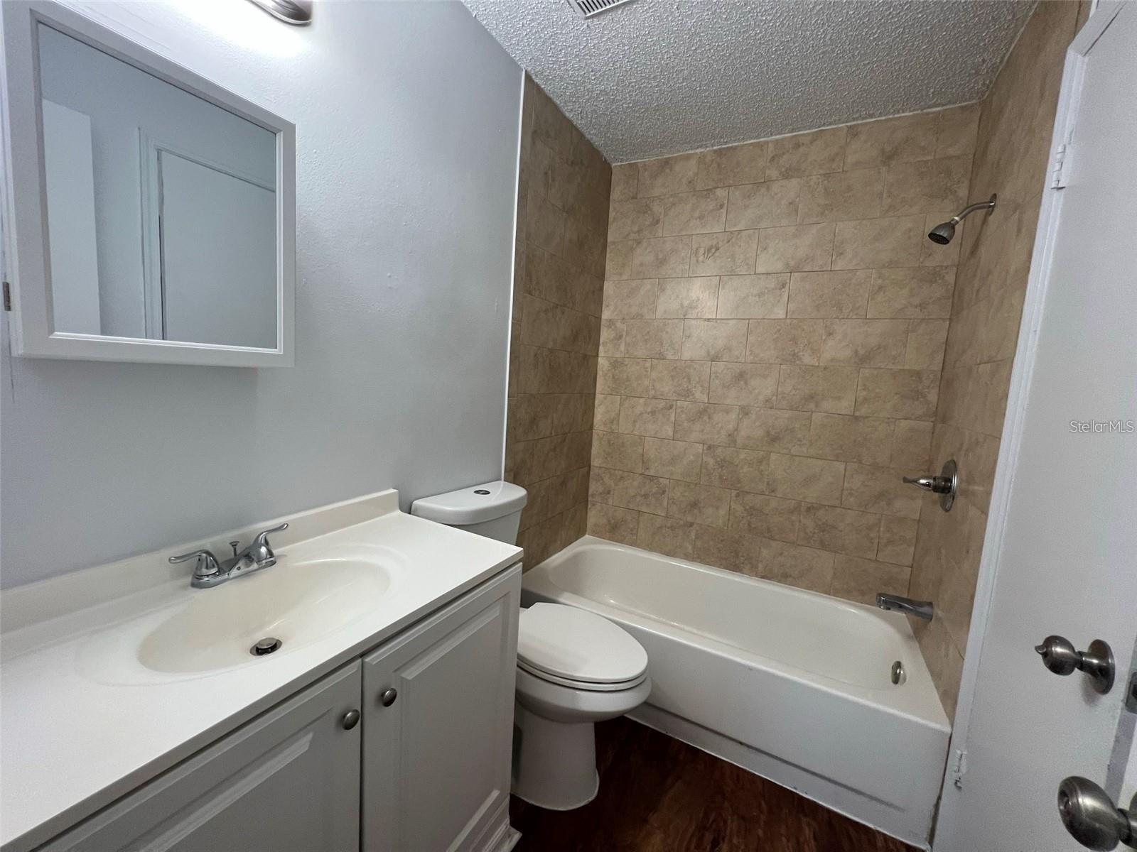 Image 10 of 13 For 3151 Bloomingdale Villas Court