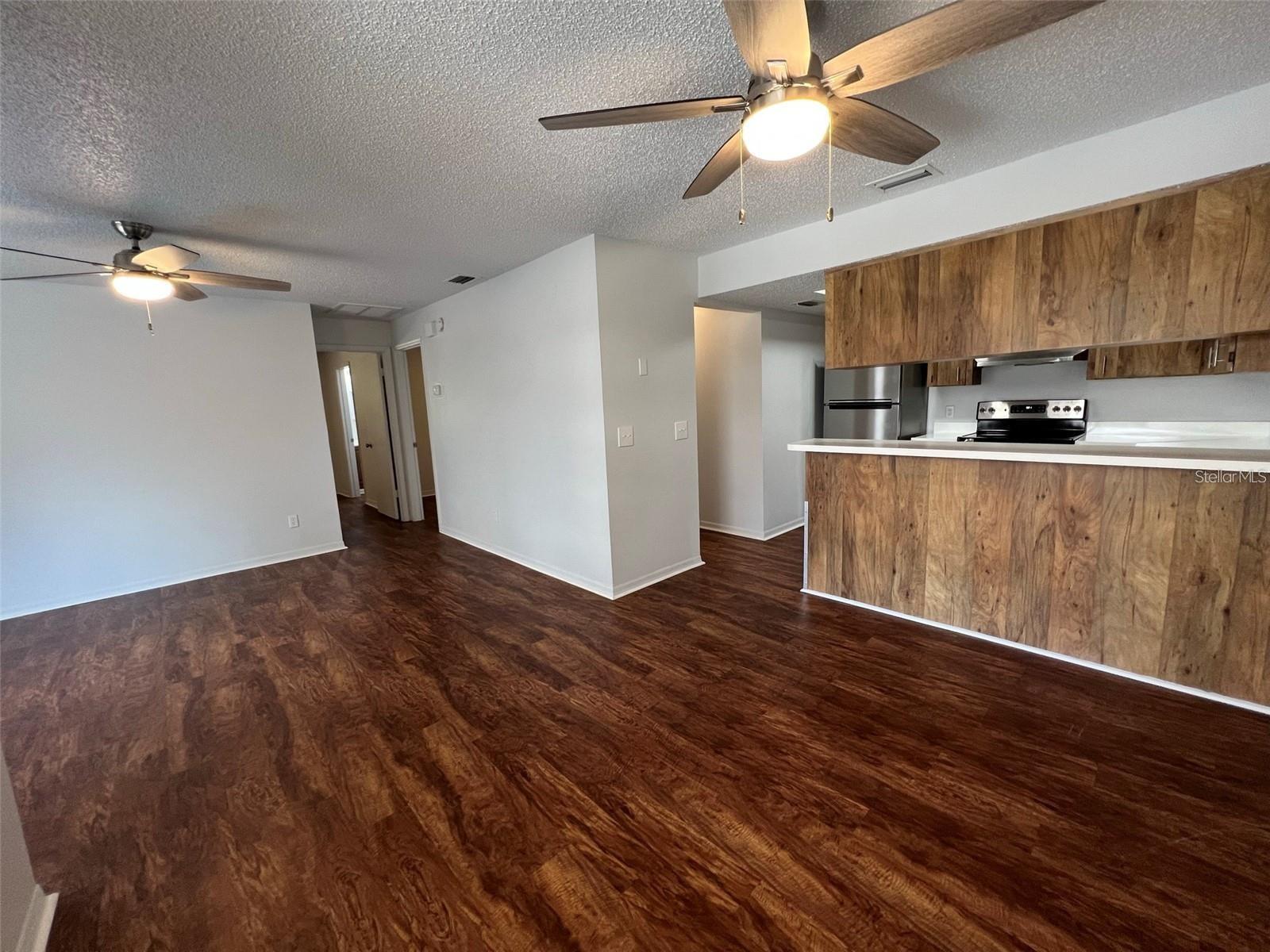 Image 6 of 13 For 3151 Bloomingdale Villas Court