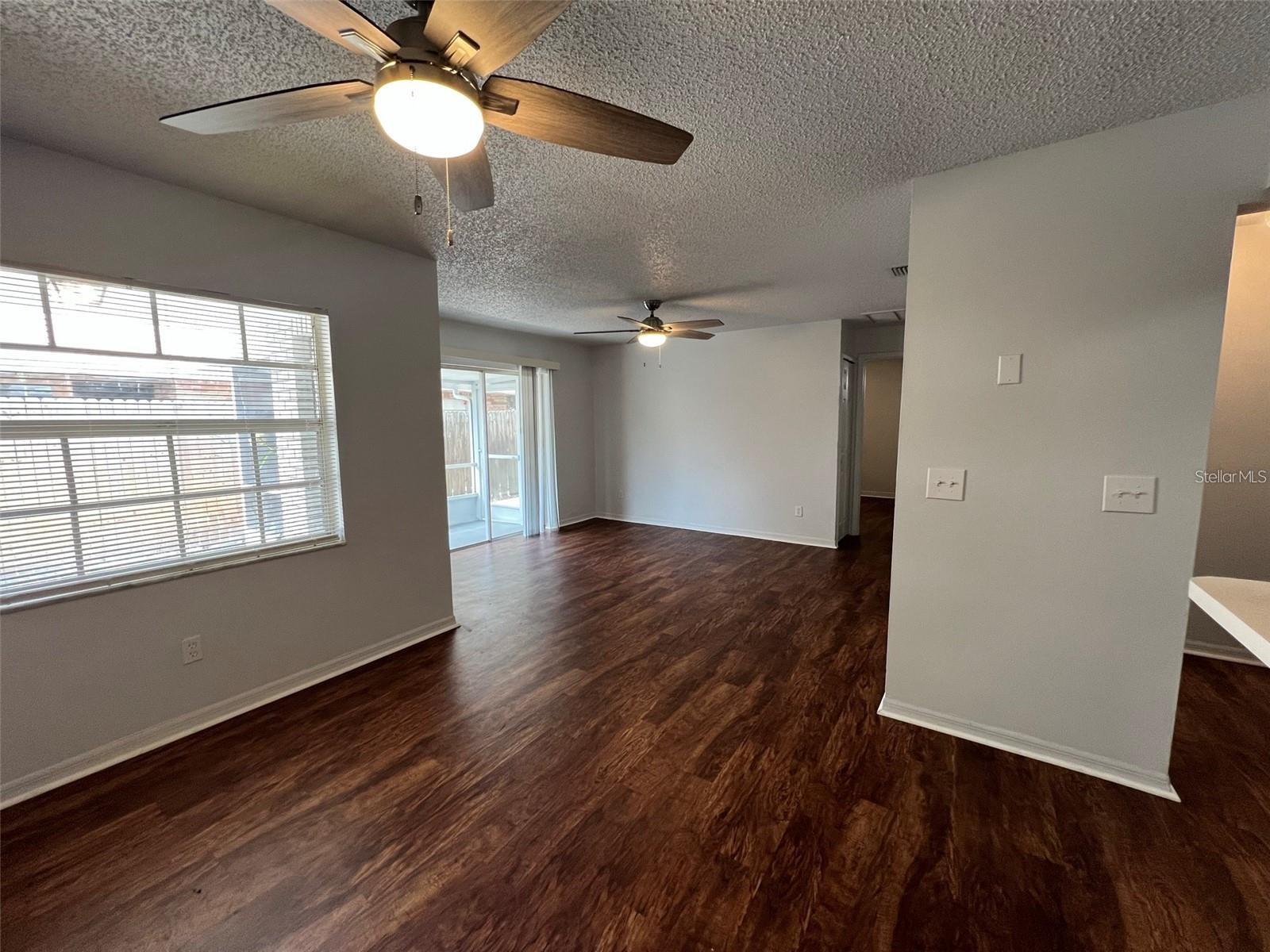 Image 7 of 13 For 3151 Bloomingdale Villas Court