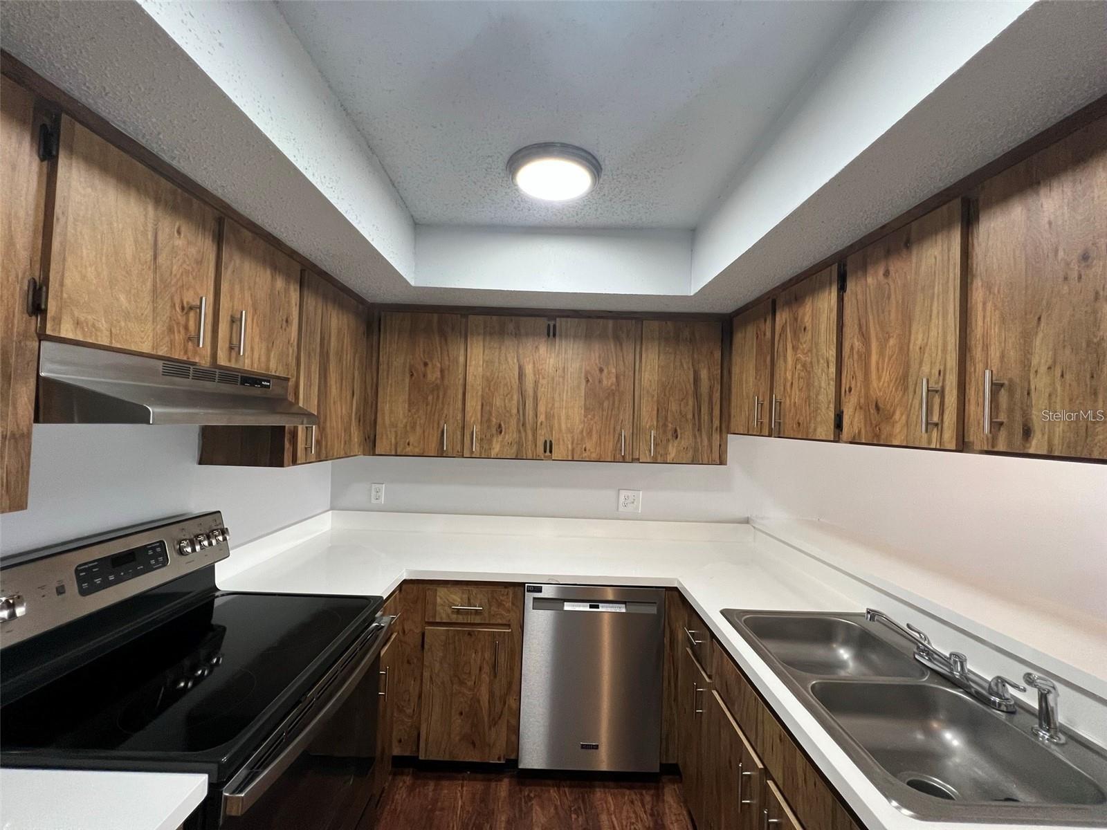 Image 9 of 13 For 3151 Bloomingdale Villas Court