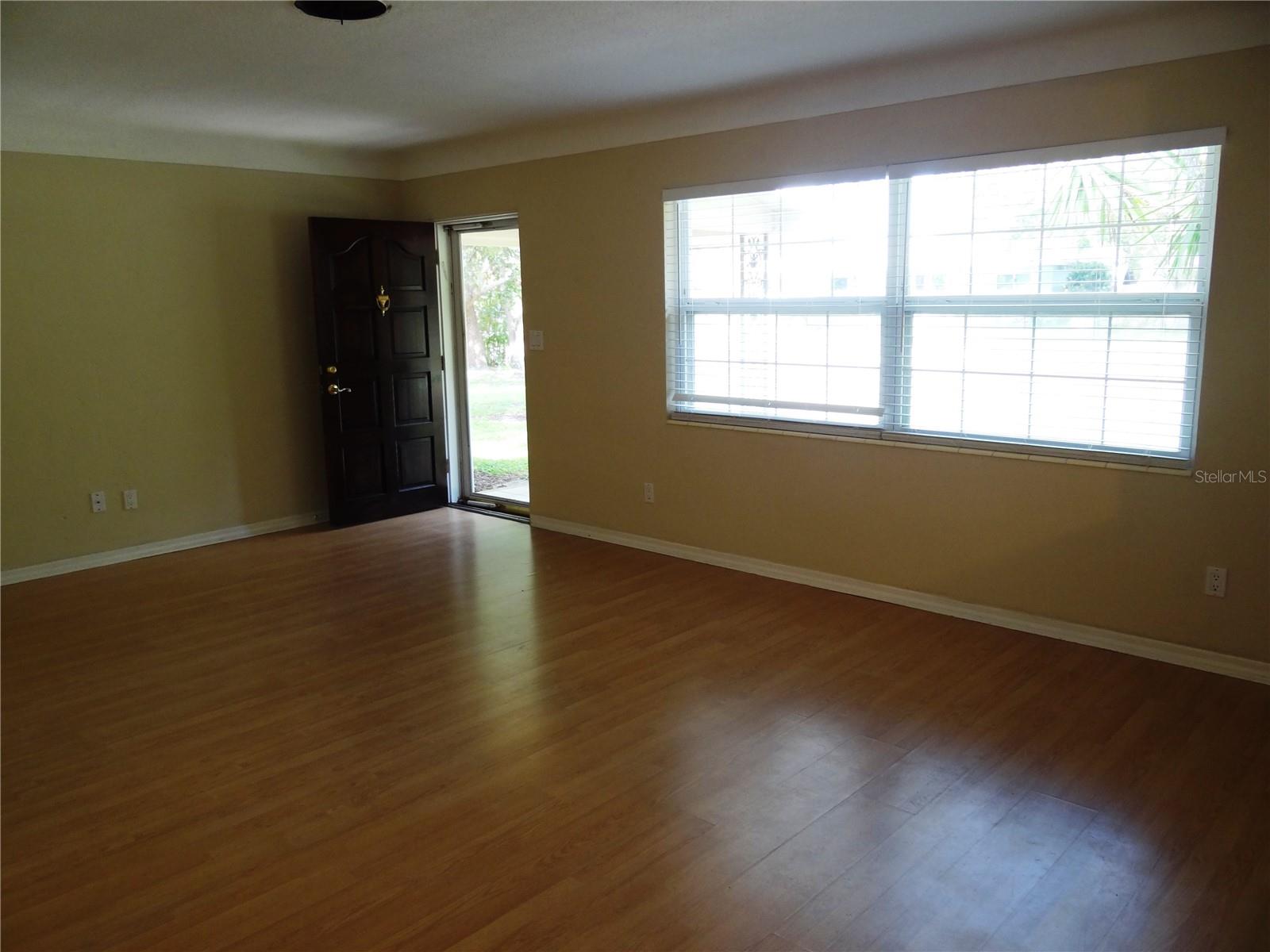 Image 14 of 42 For 6132 Dartmouth Avenue N