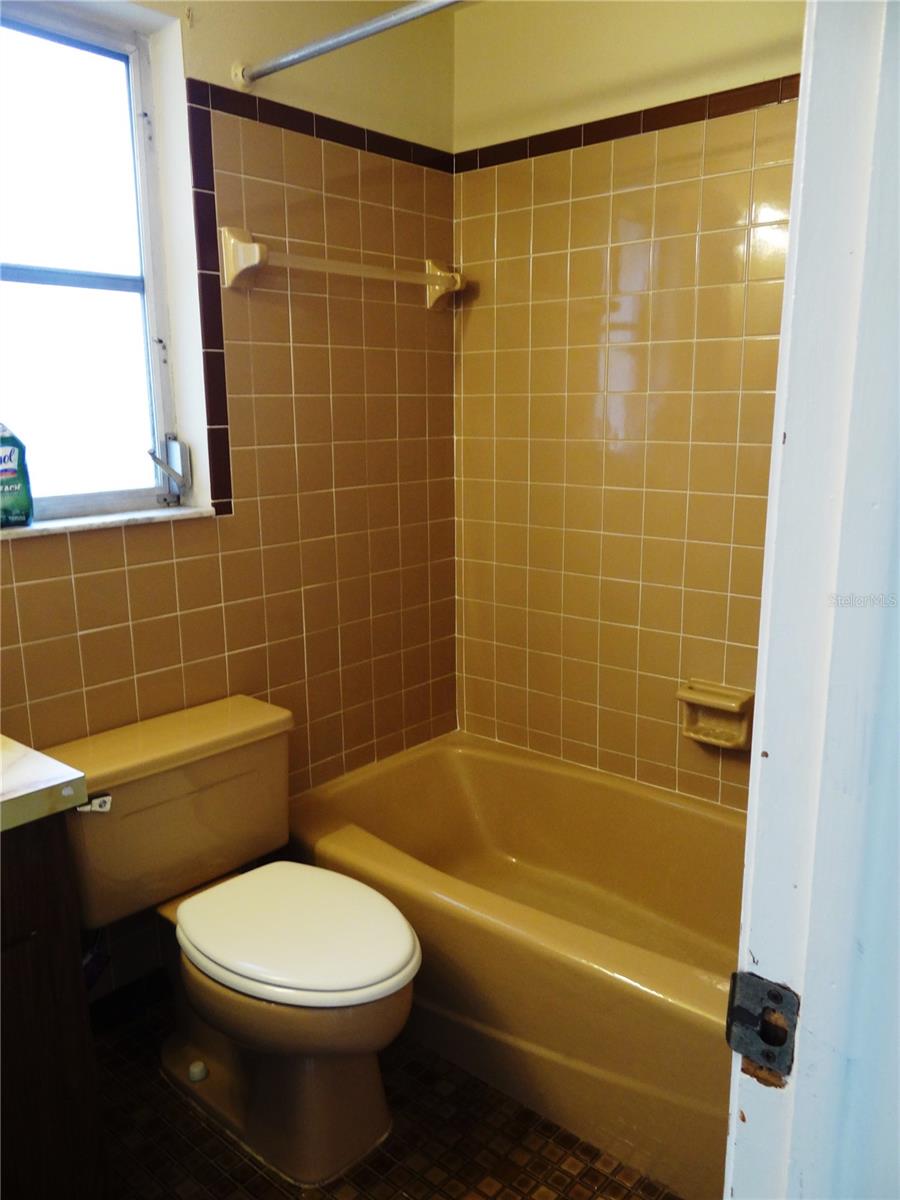 Image 33 of 42 For 6132 Dartmouth Avenue N