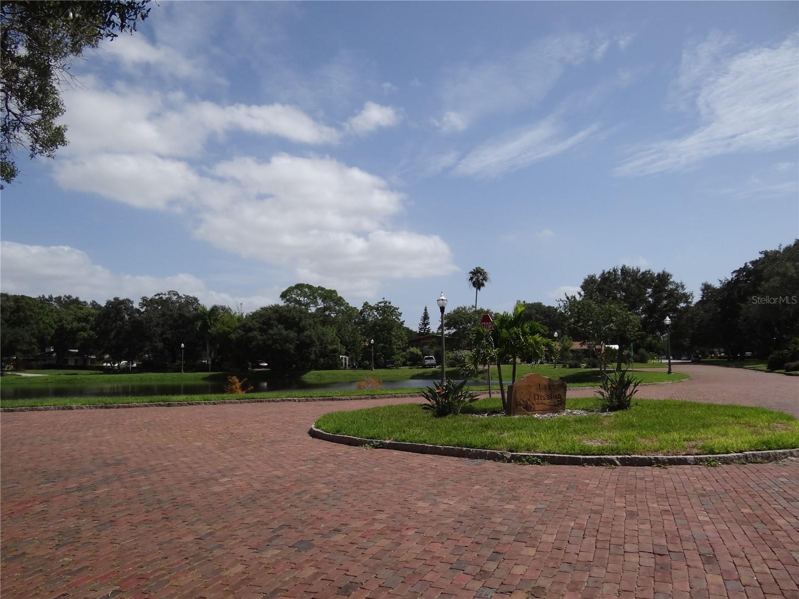 Image 6 of 42 For 6132 Dartmouth Avenue N