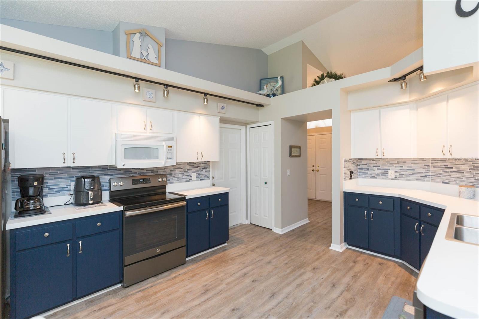 Image 10 of 60 For 11321 Copley Court