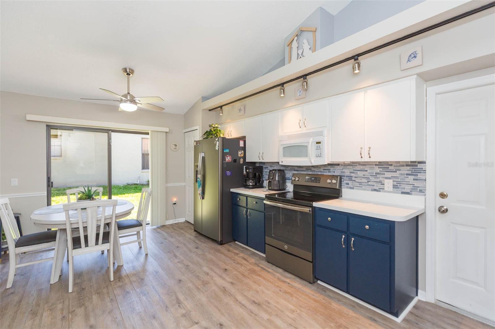 Image 9 of 60 For 11321 Copley Court