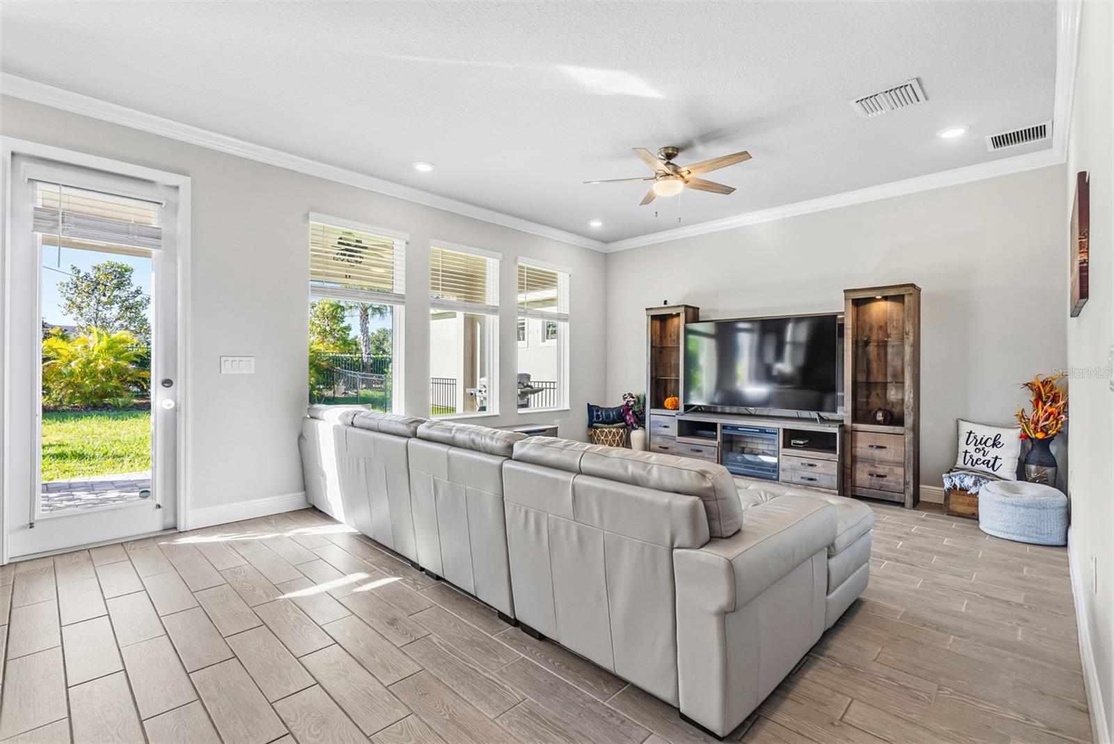 Image 23 of 82 For 5423 Del Coronado Drive