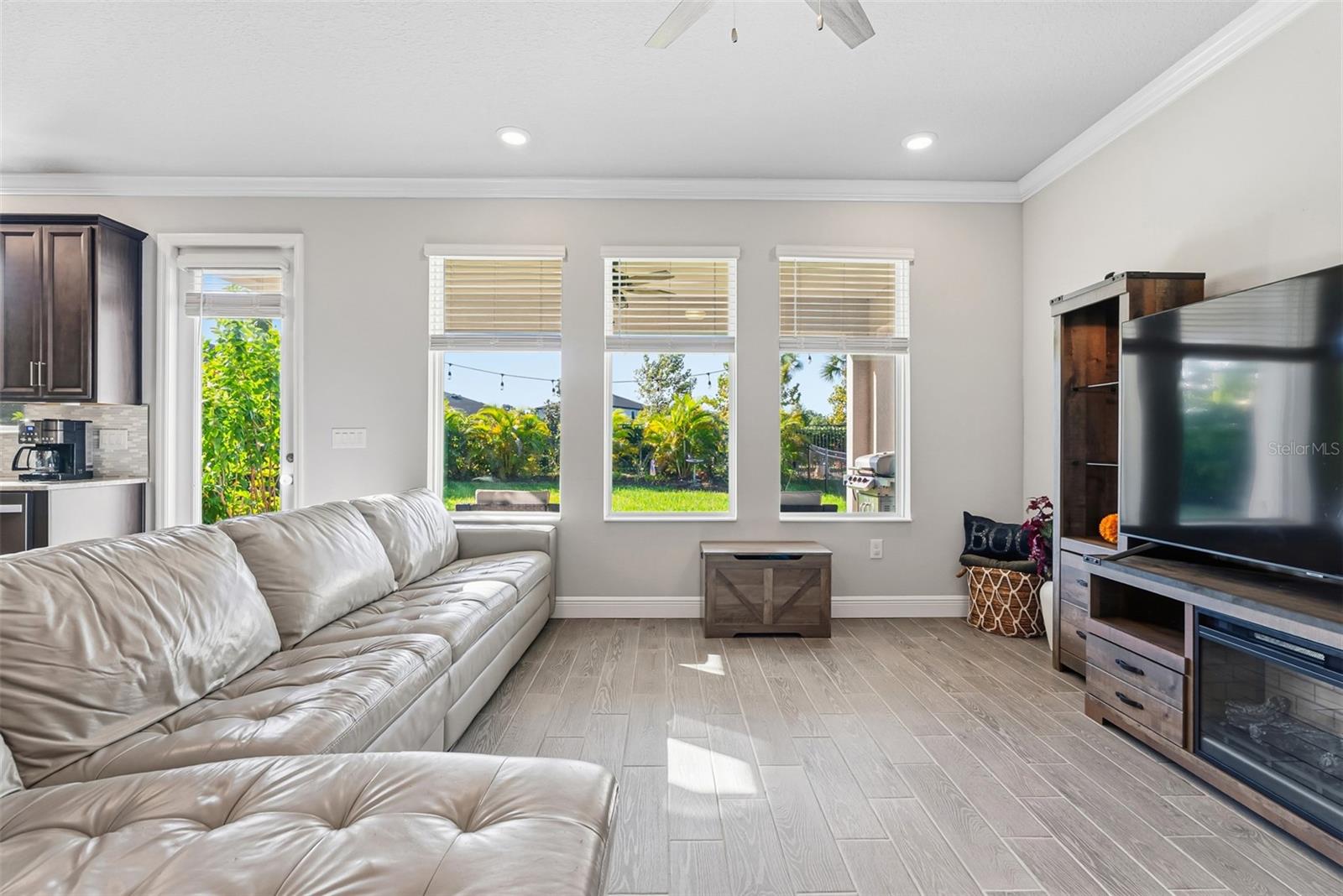 Image 24 of 82 For 5423 Del Coronado Drive