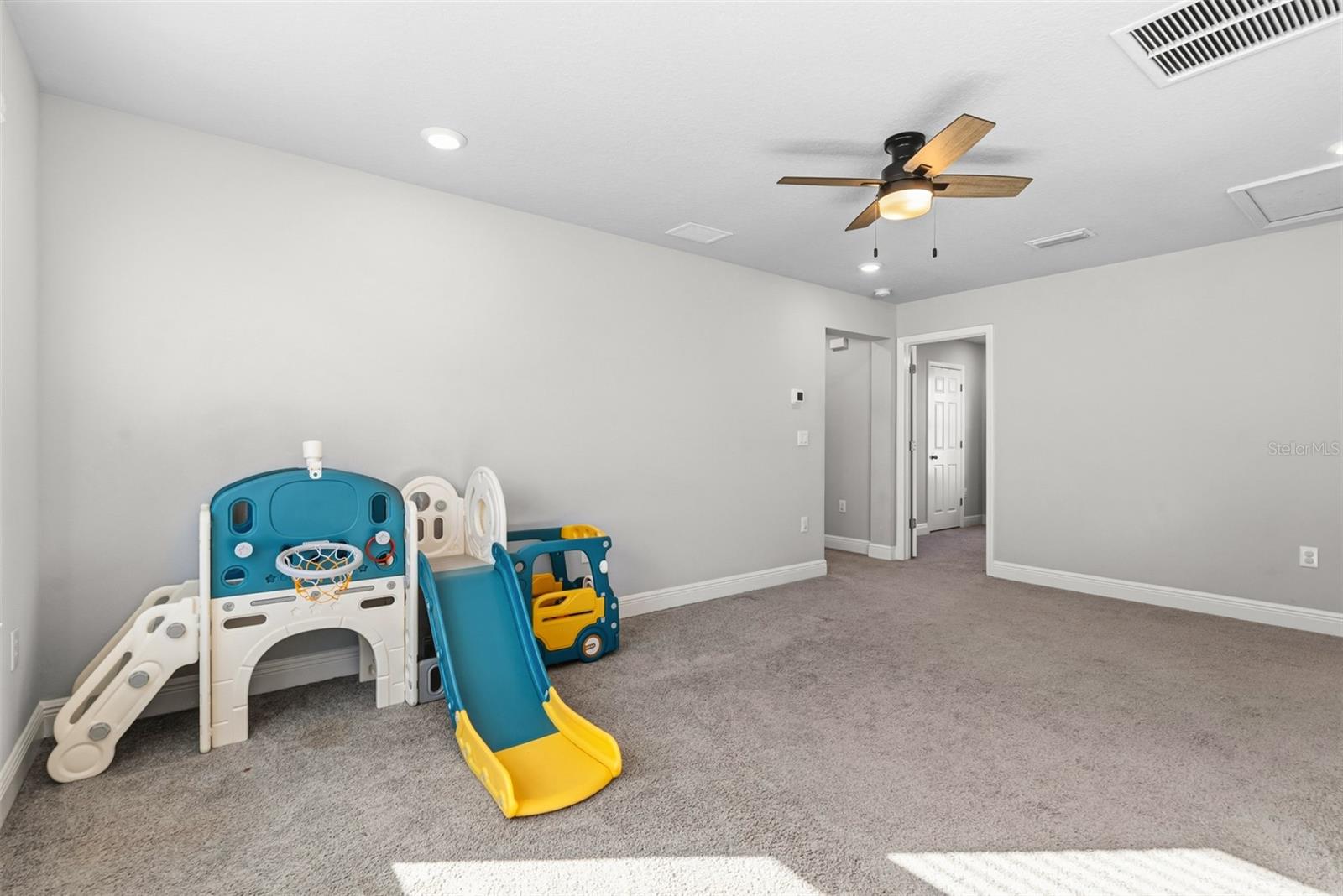 Image 36 of 82 For 5423 Del Coronado Drive