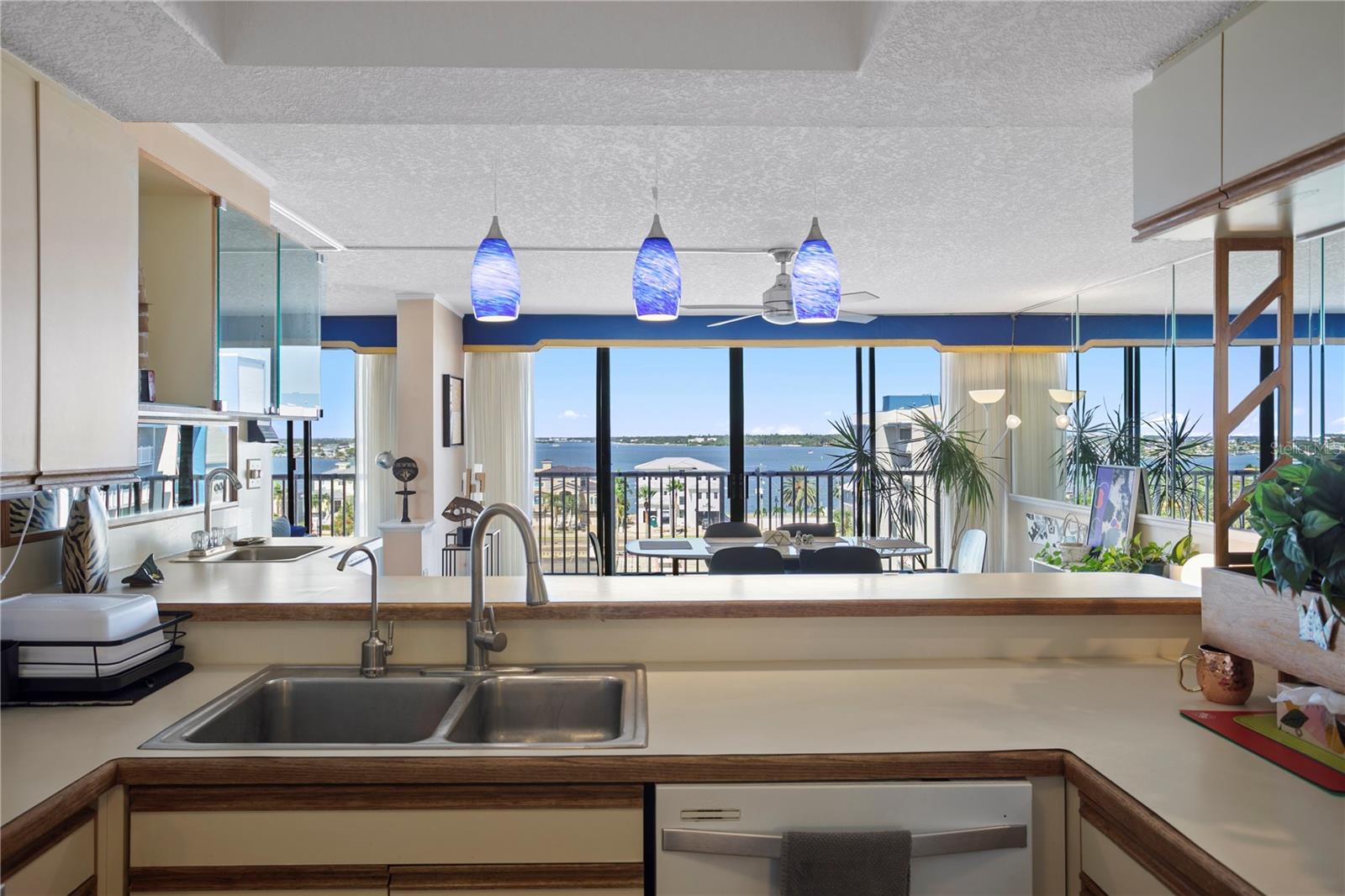 Image 12 of 35 For 450 Treasure Island Causeway 702