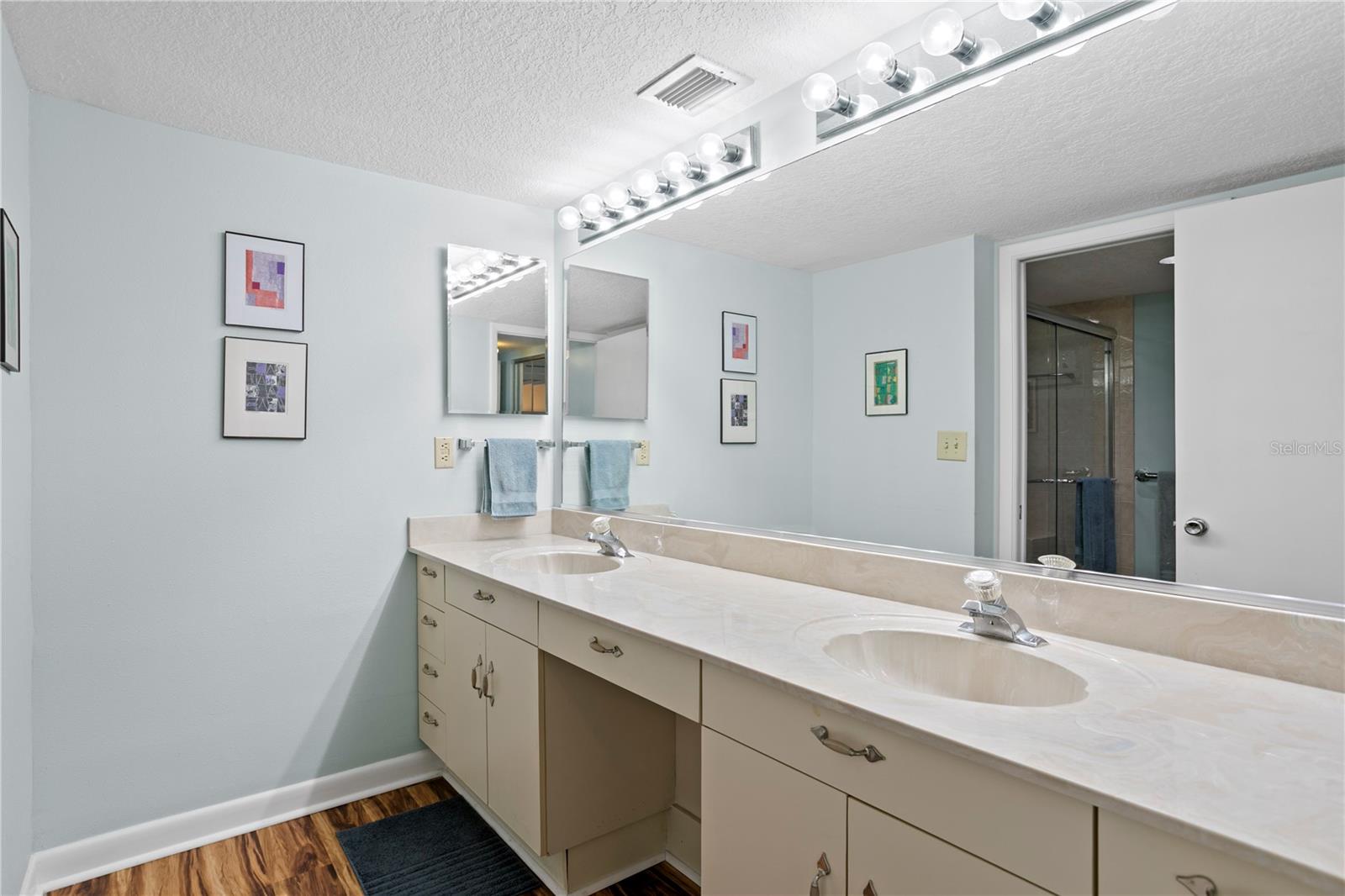 Image 18 of 35 For 450 Treasure Island Causeway 702