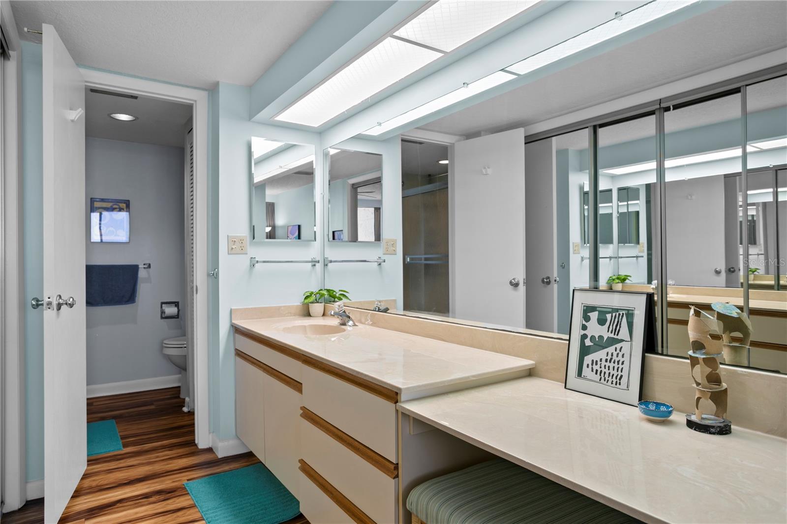 Image 22 of 35 For 450 Treasure Island Causeway 702