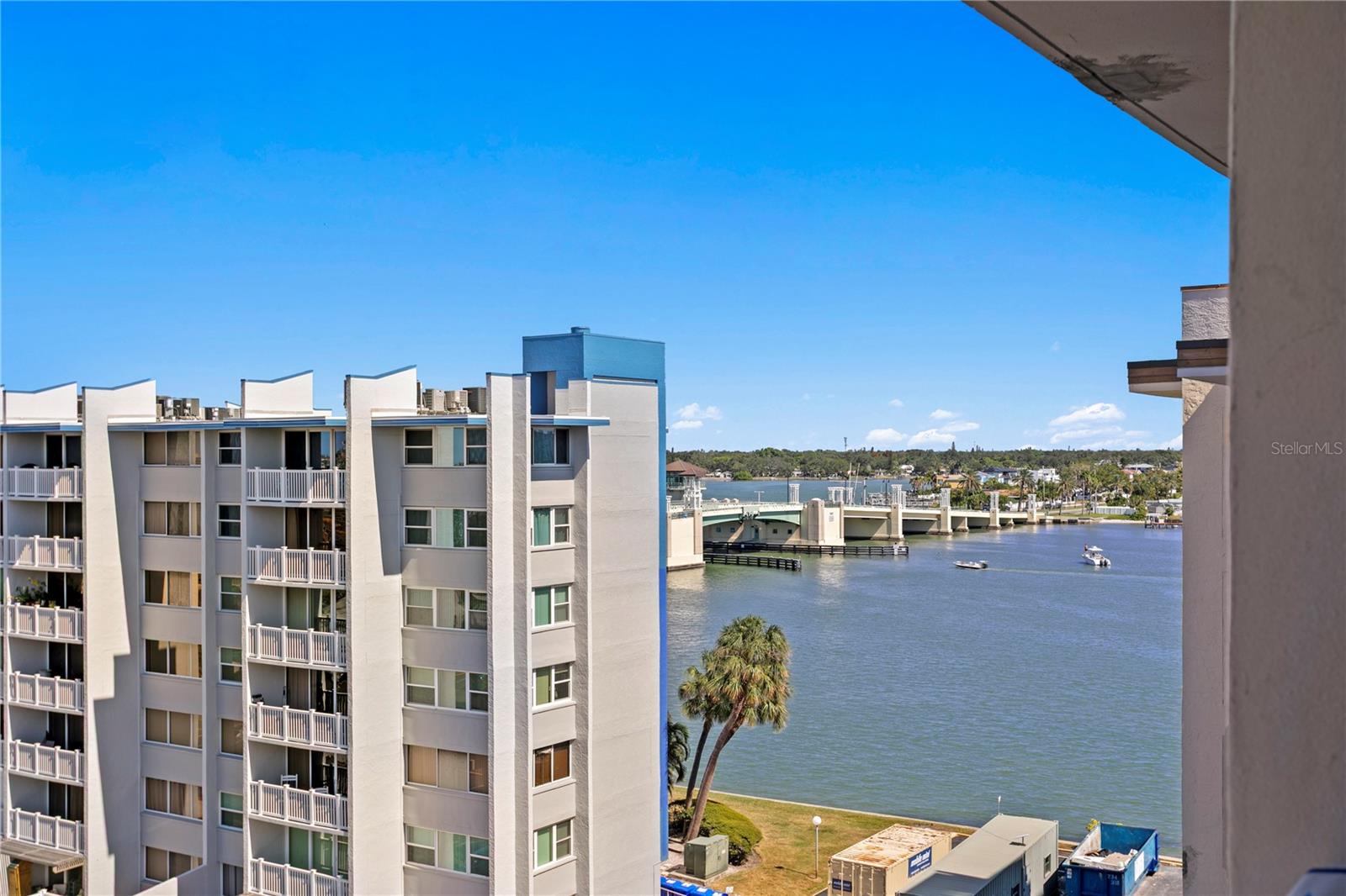 Image 27 of 35 For 450 Treasure Island Causeway 702