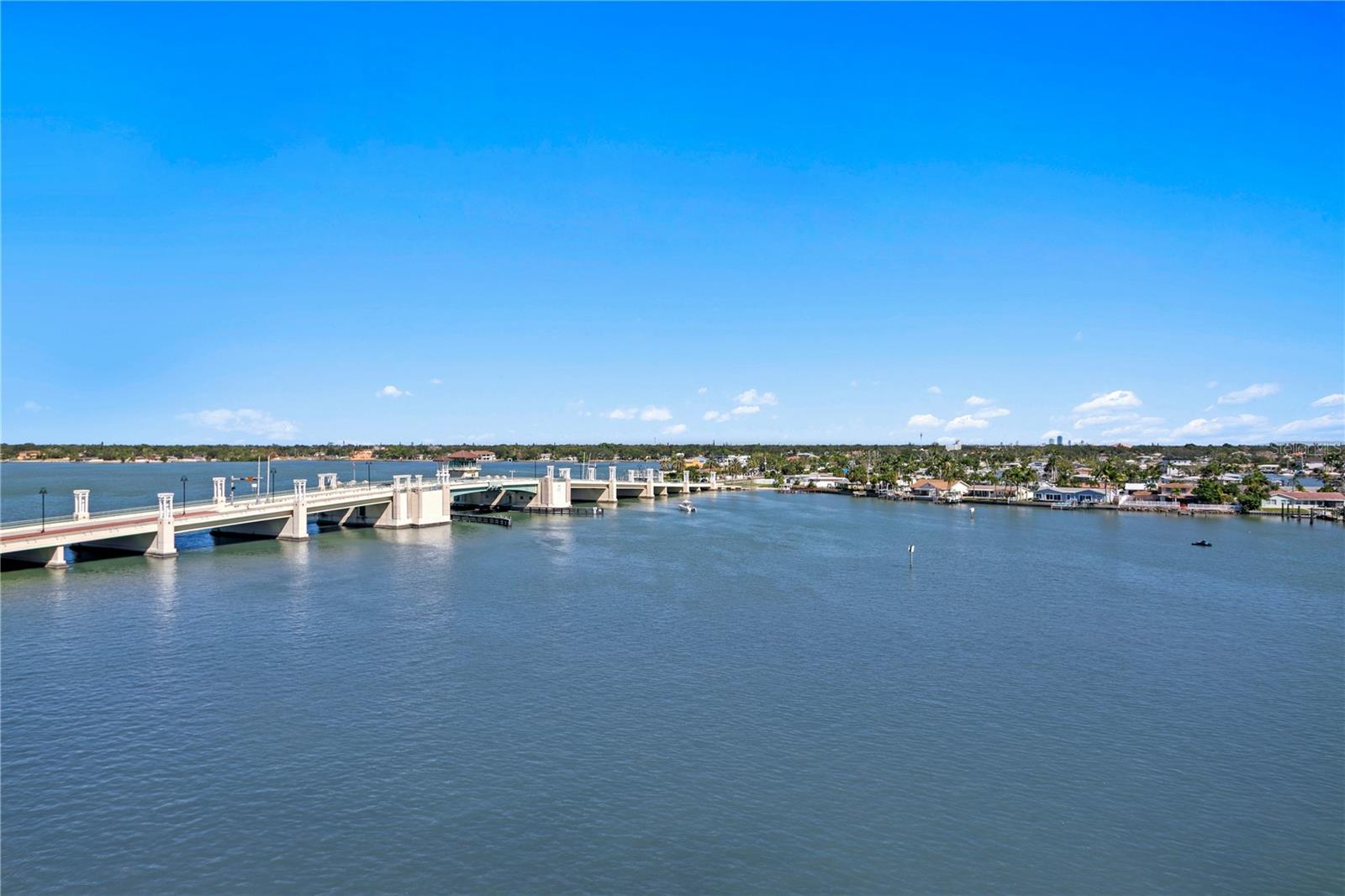 Image 28 of 35 For 450 Treasure Island Causeway 702