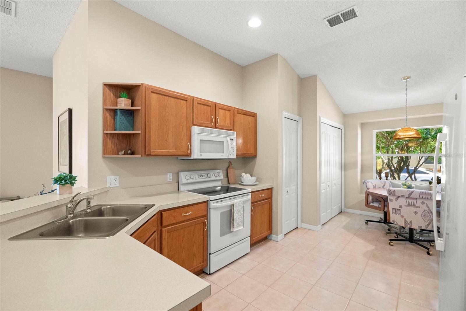 Image 28 of 41 For 1927 Acadia Greens Drive