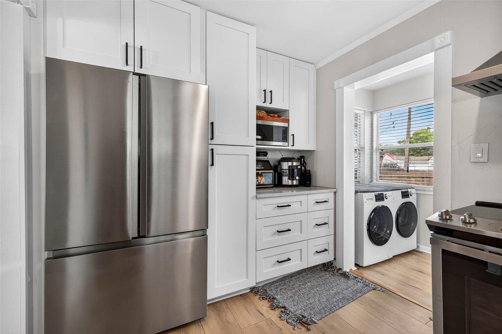 Listing photo id 14 for 447 23rd Street N