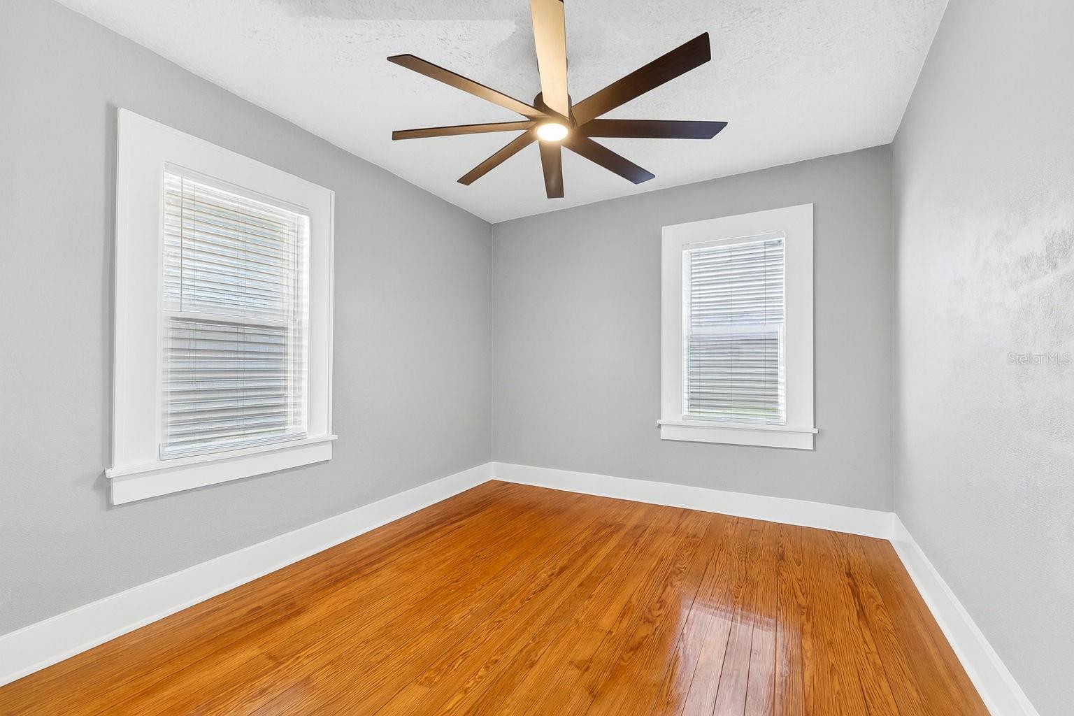 Listing photo id 18 for 447 23rd Street N