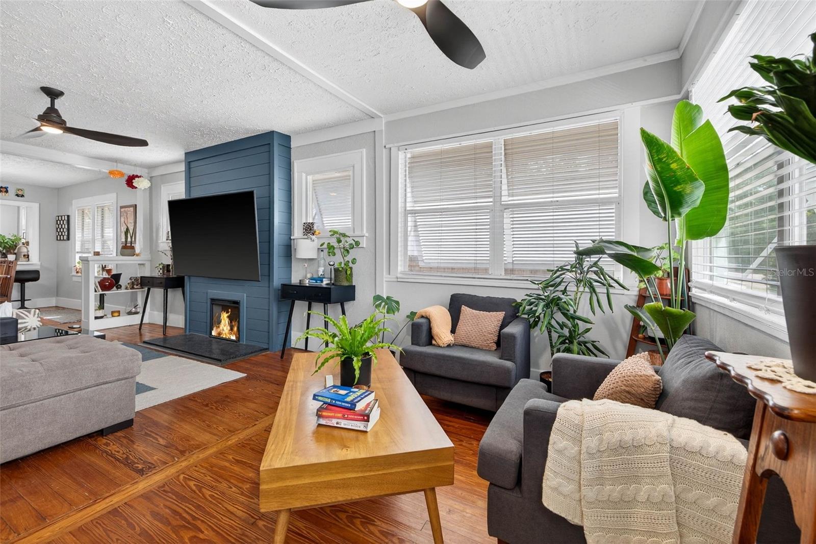 Listing photo id 2 for 447 23rd Street N