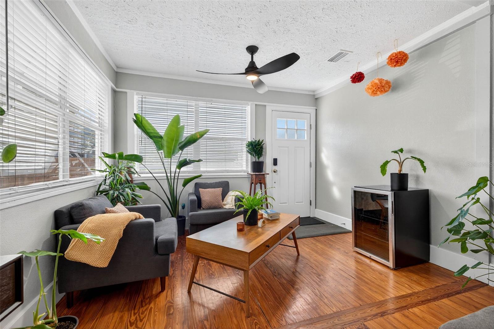 Listing photo id 3 for 447 23rd Street N