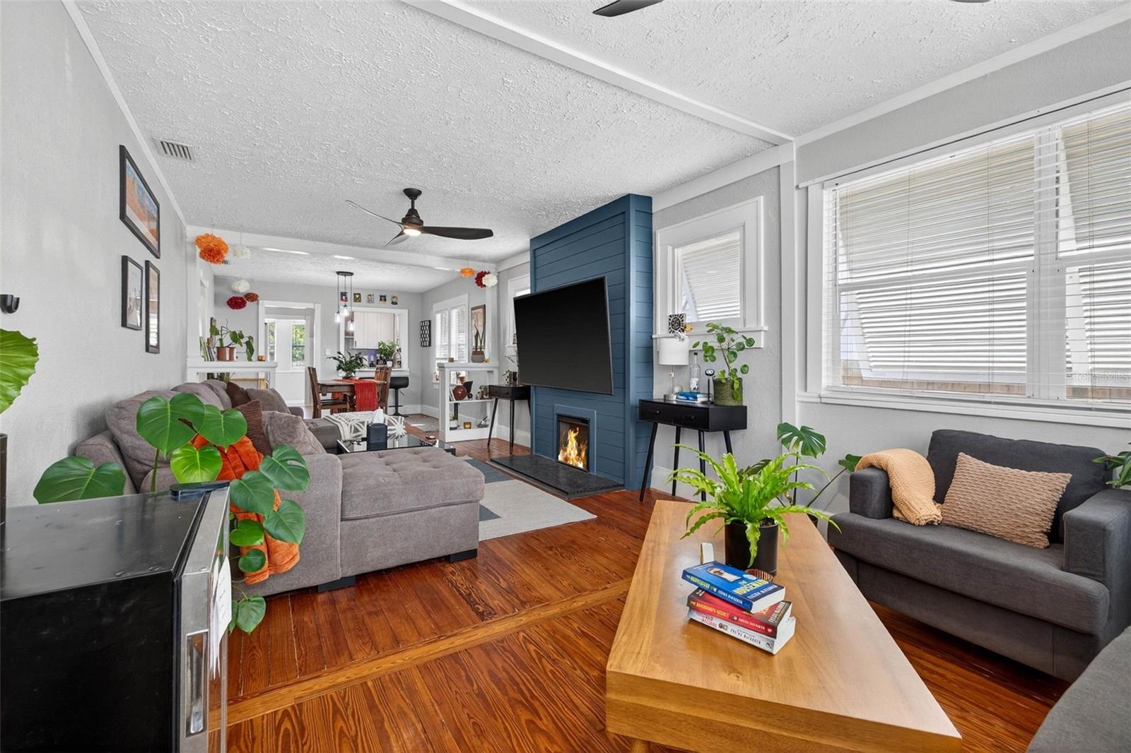 Listing photo id 4 for 447 23rd Street N