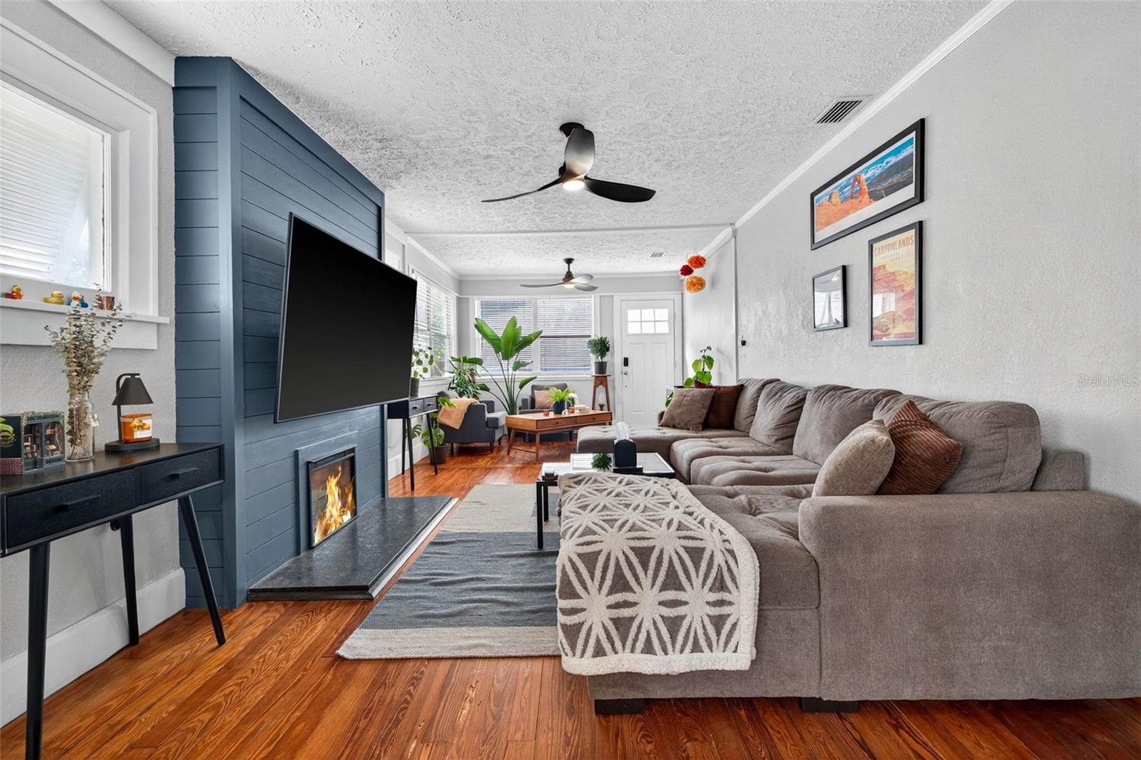 Listing photo id 7 for 447 23rd Street N